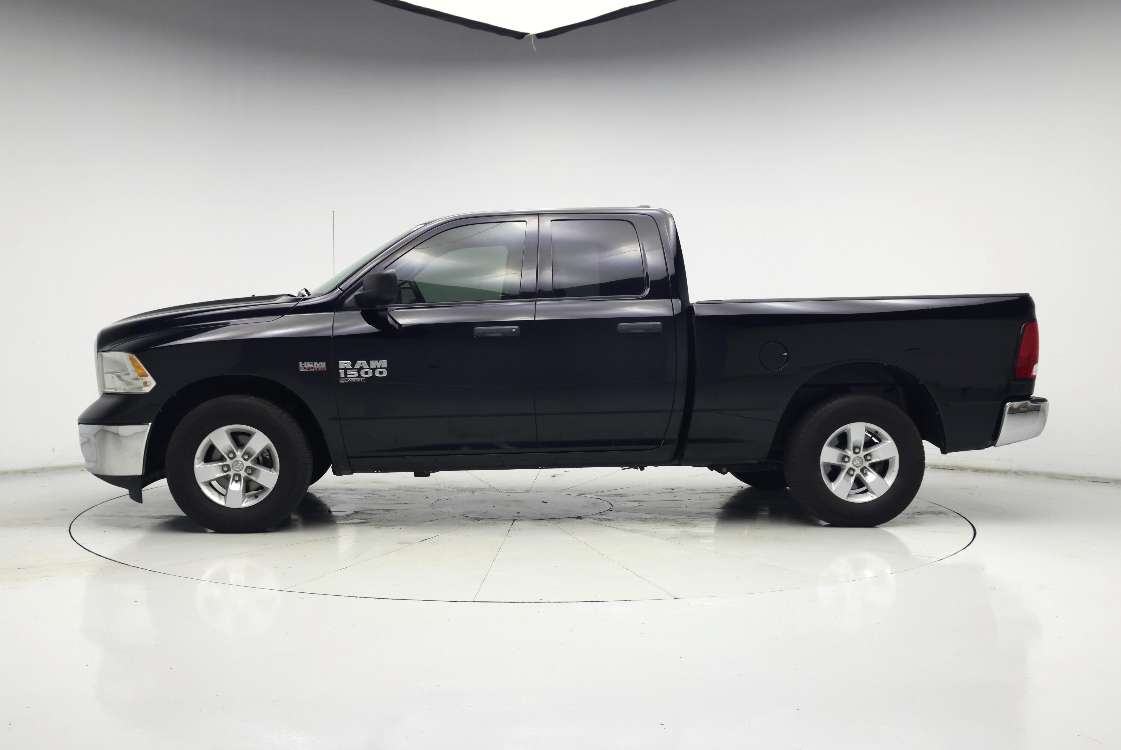 Thumbnail: 2021 RAM 1500 Classic - 3