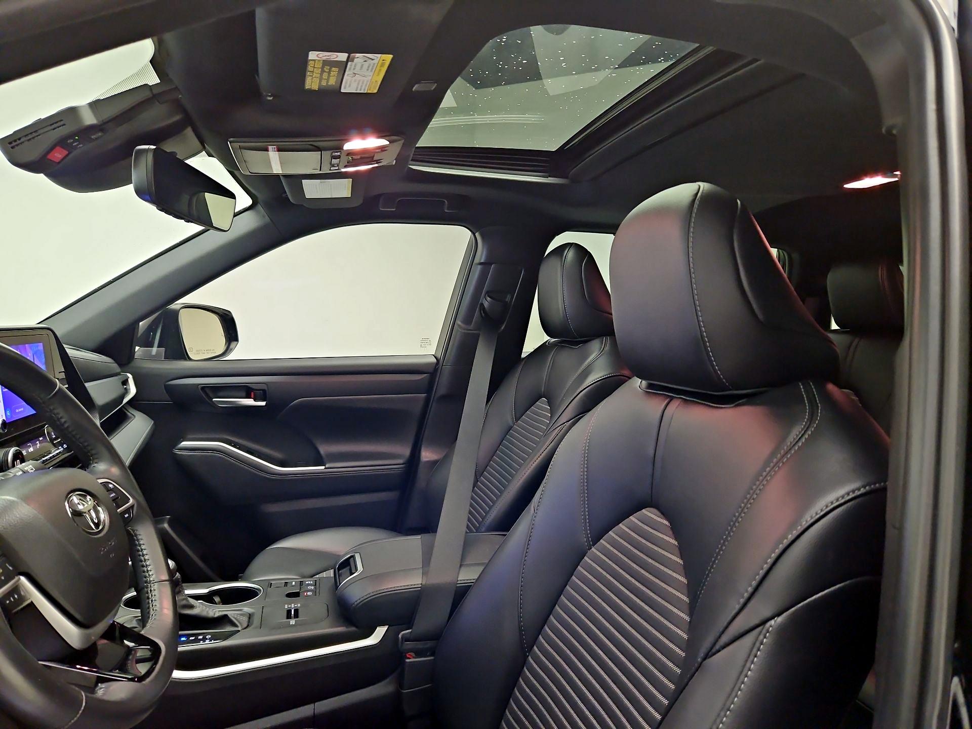 Thumbnail: 2024 Toyota Highlander - 19
