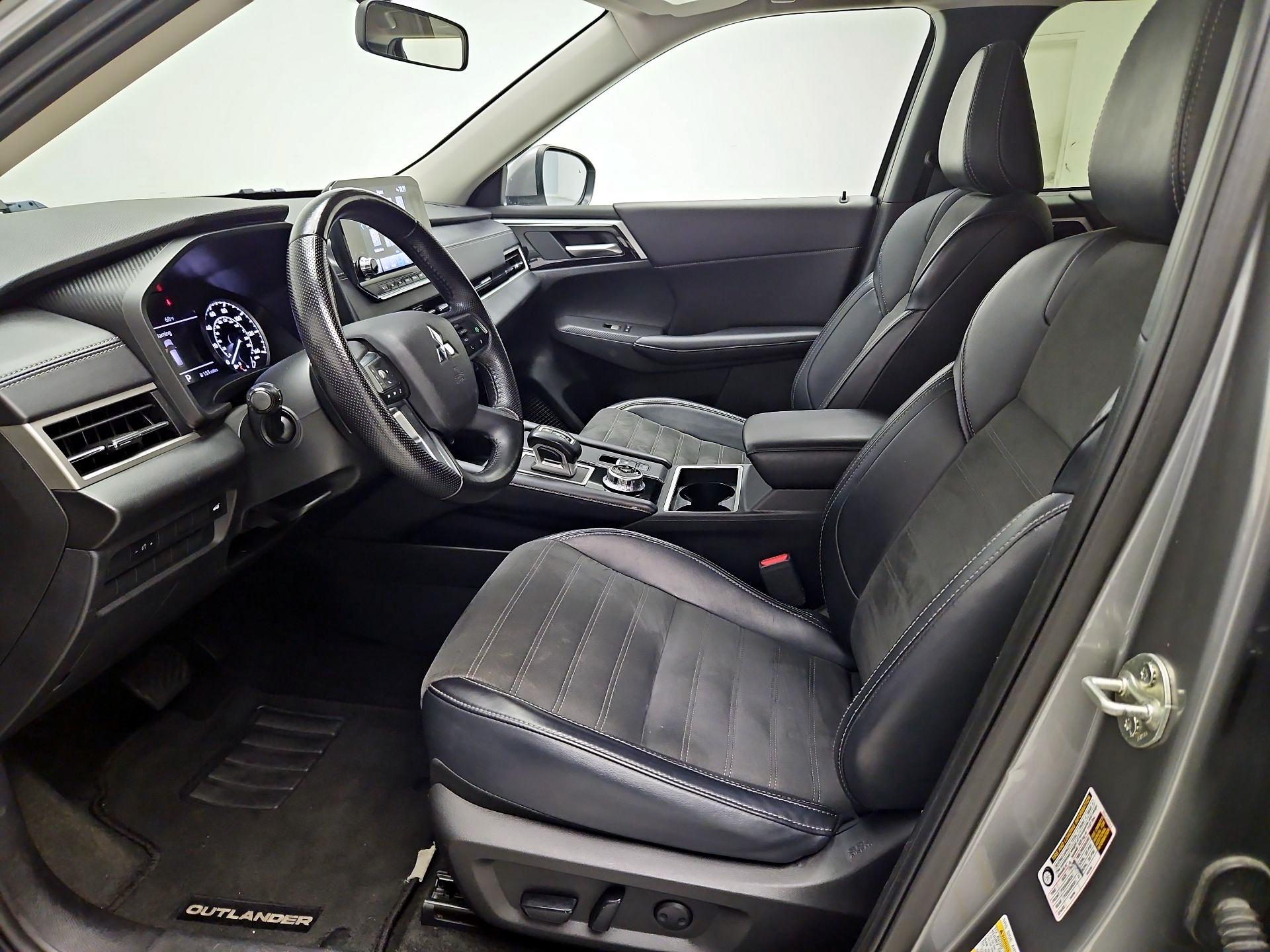 Thumbnail: 2024 Mitsubishi Outlander - 11