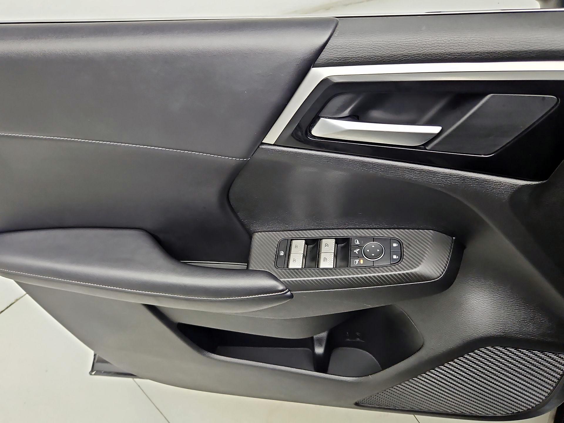 Thumbnail: 2024 Mitsubishi Outlander - 12