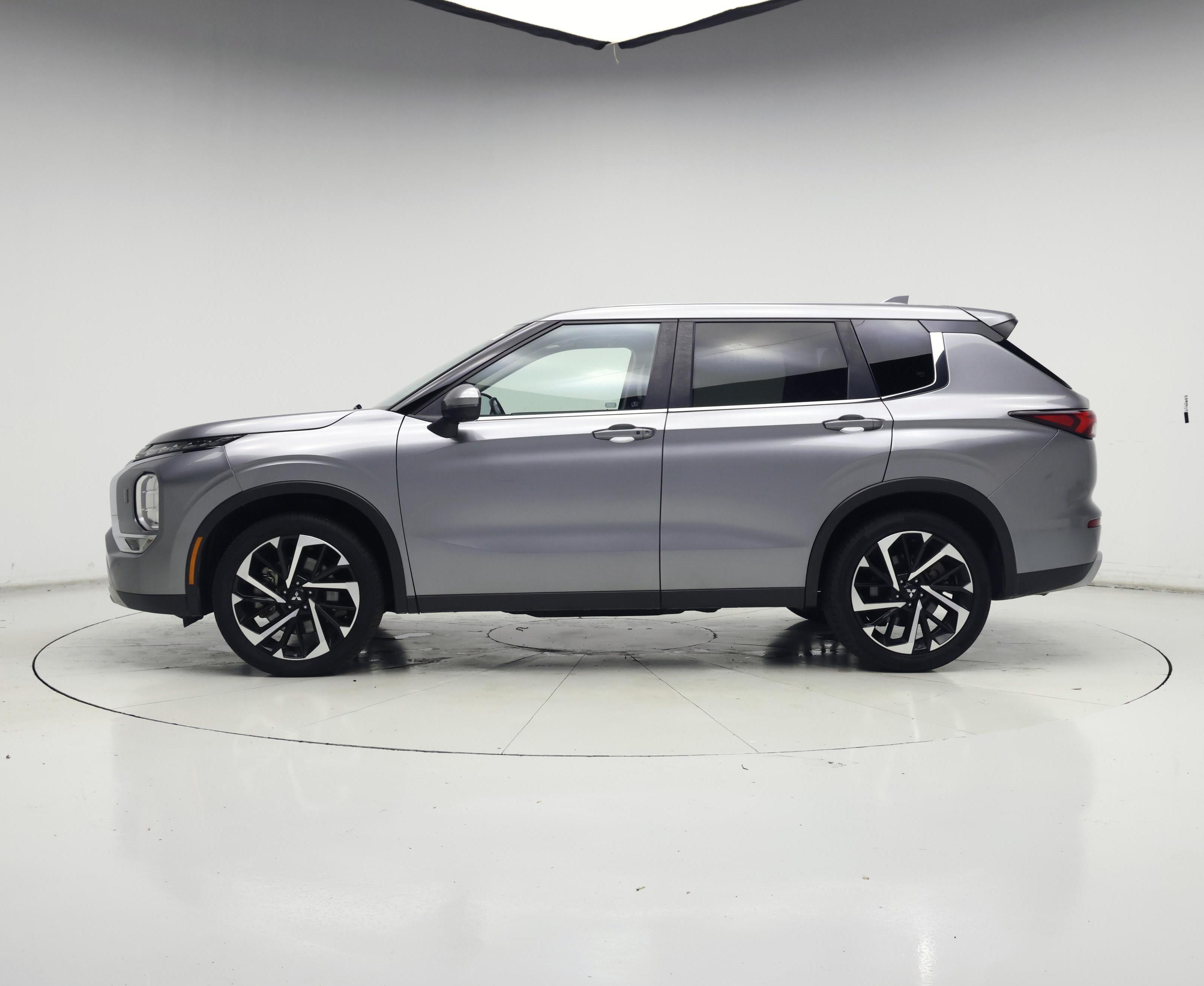 Thumbnail: 2024 Mitsubishi Outlander - 3