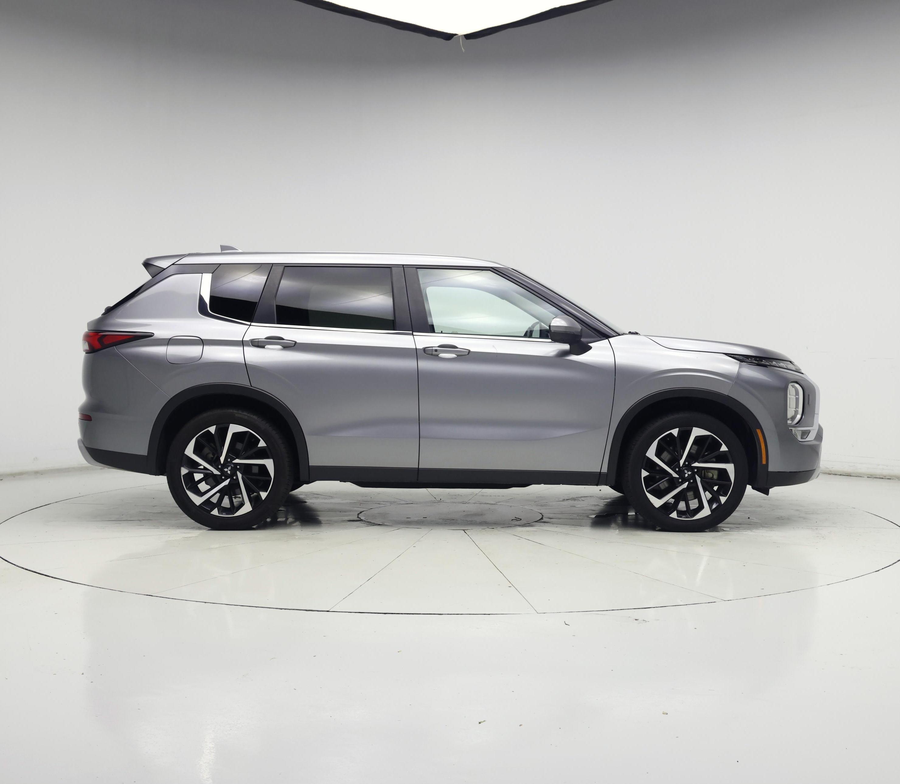 Thumbnail: 2024 Mitsubishi Outlander - 7