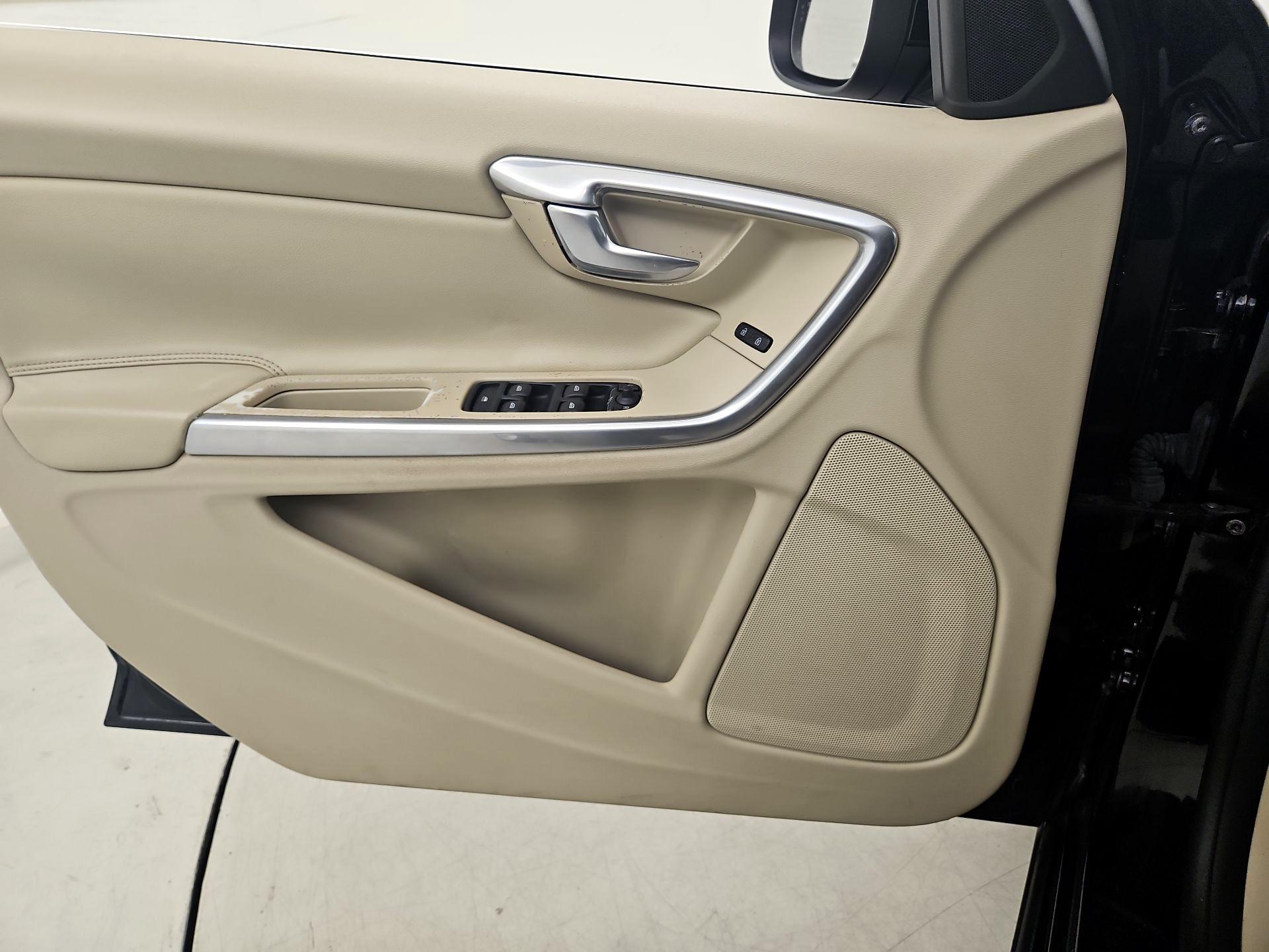 Thumbnail: 2015 Volvo S60 - 10