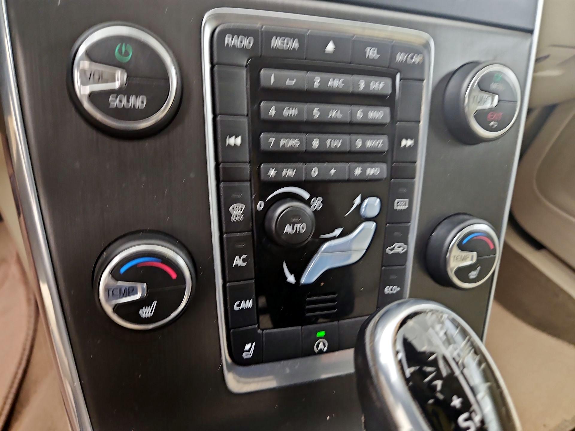 Thumbnail: 2015 Volvo S60 - 14