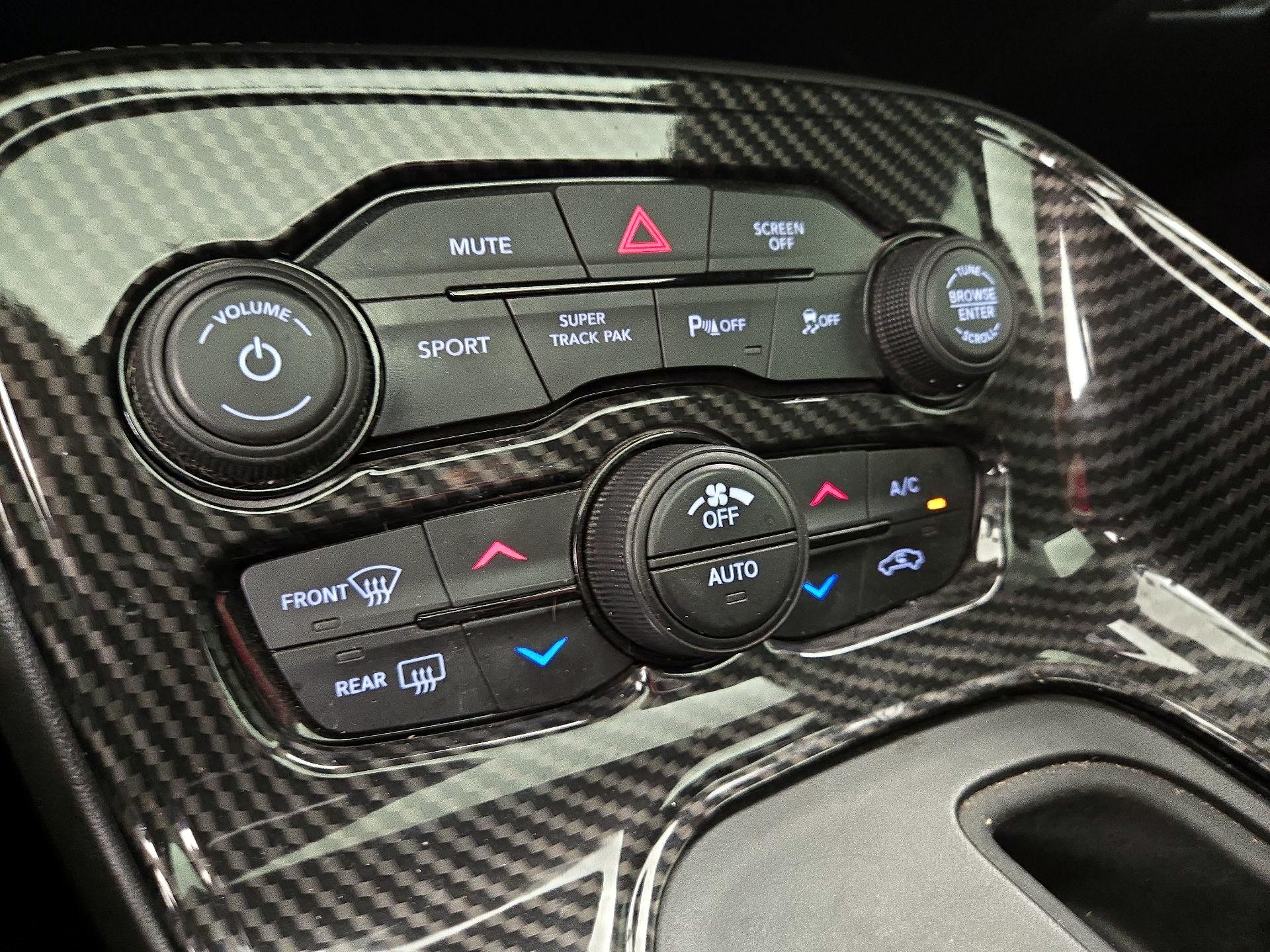 Thumbnail: 2020 Dodge Challenger - 17