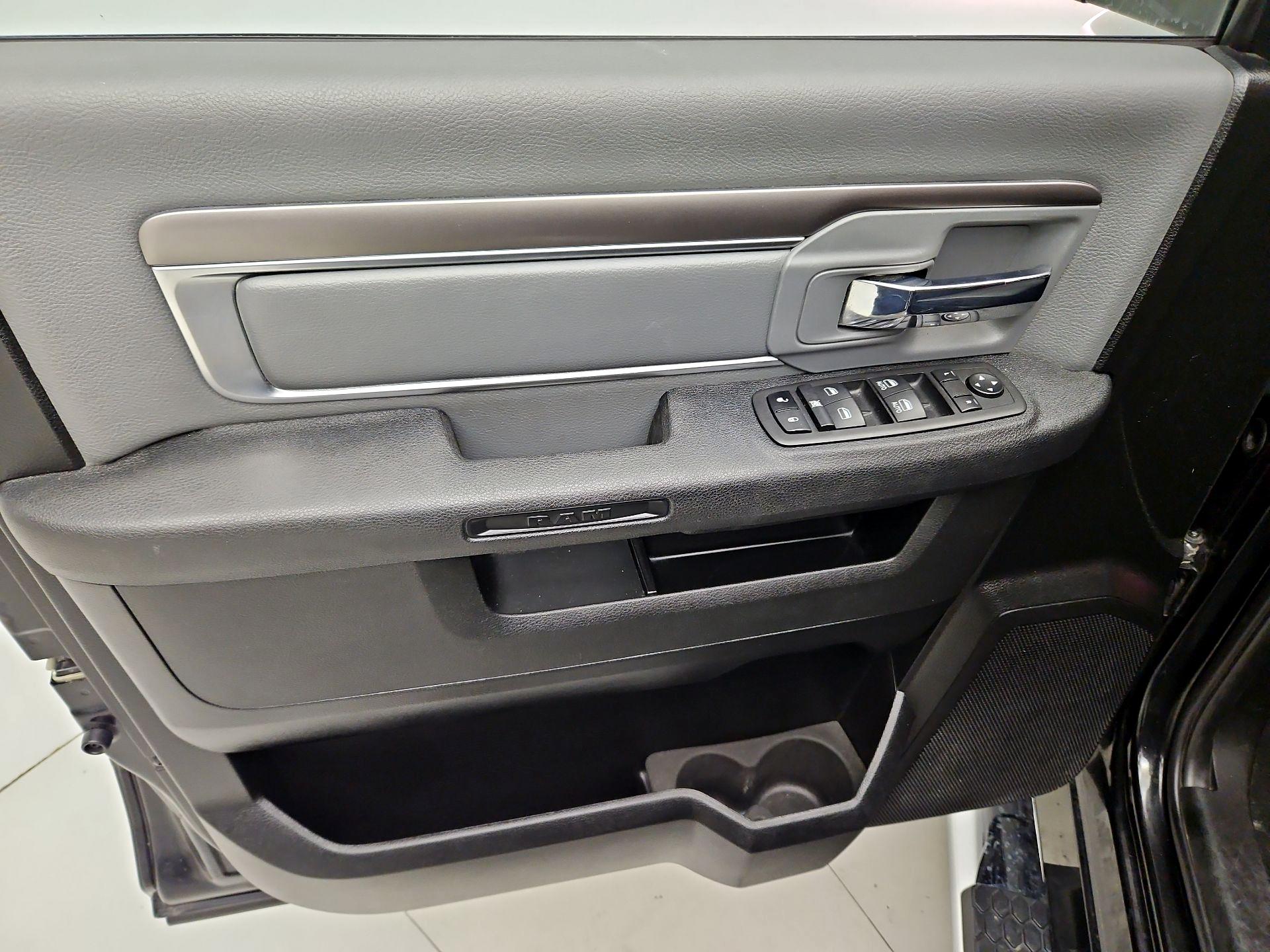 Thumbnail: 2023 RAM 1500 Classic - 12
