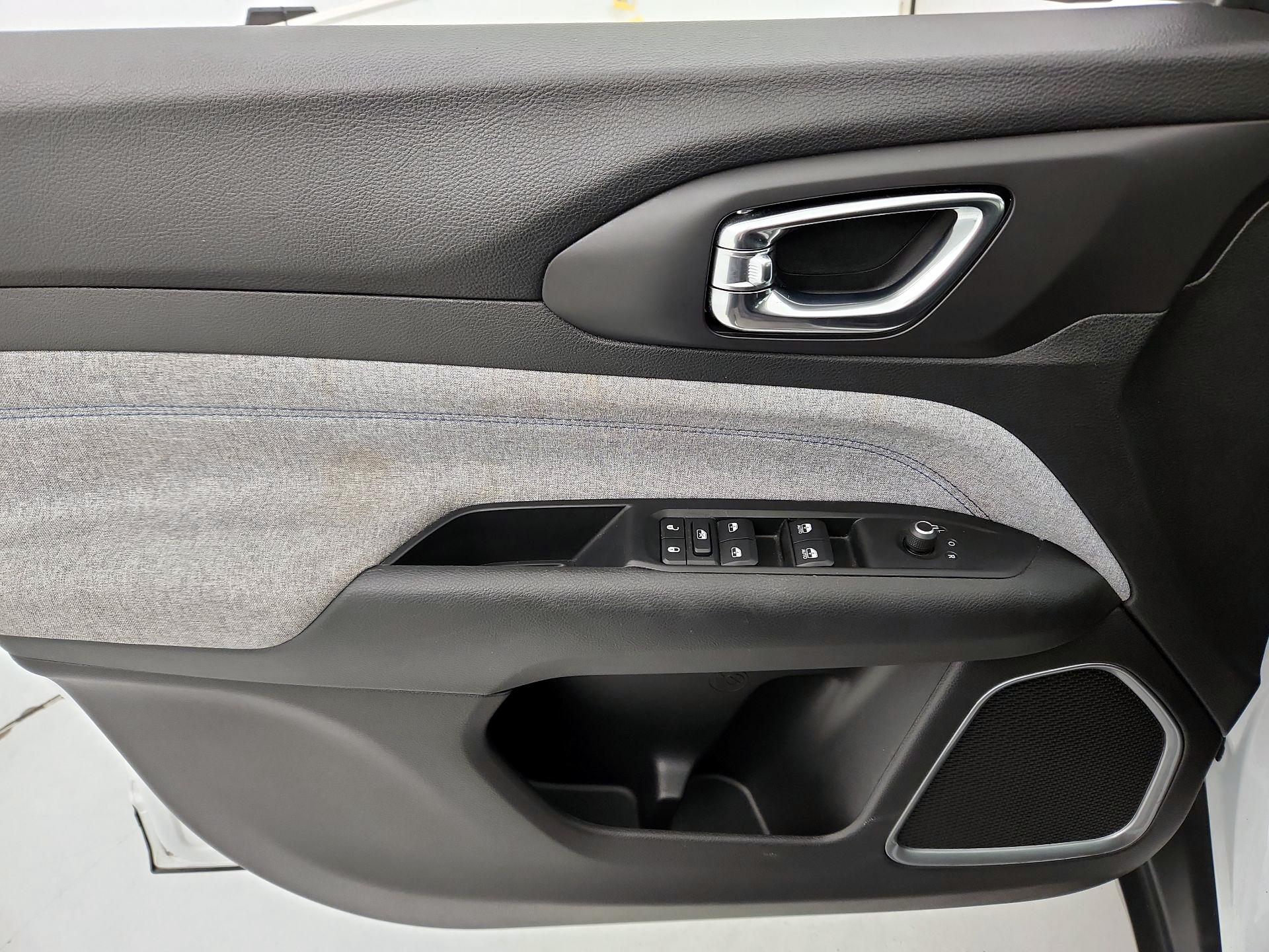 Thumbnail: 2022 Jeep Compass - 12