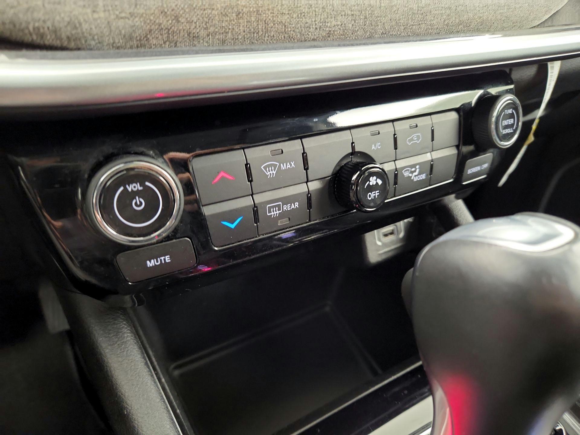 Thumbnail: 2022 Jeep Compass - 16