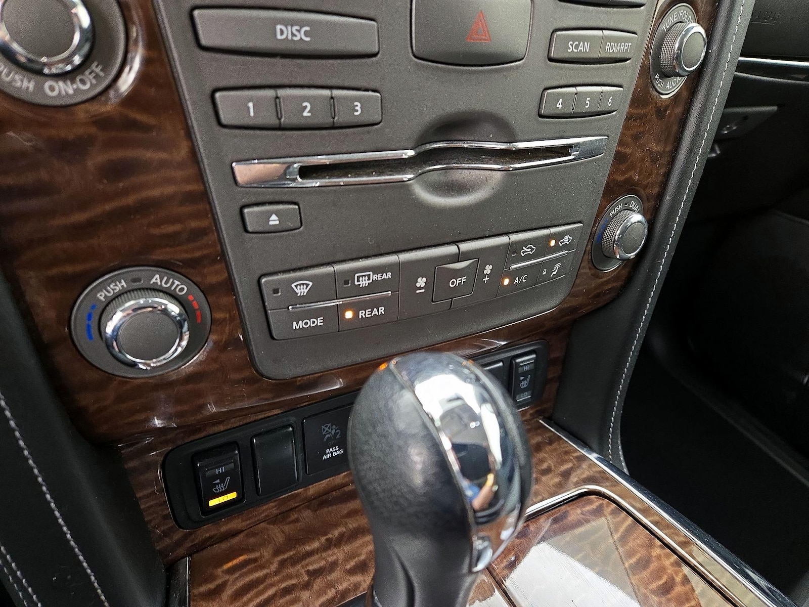 2020 Nissan Armada SV - Photo 18