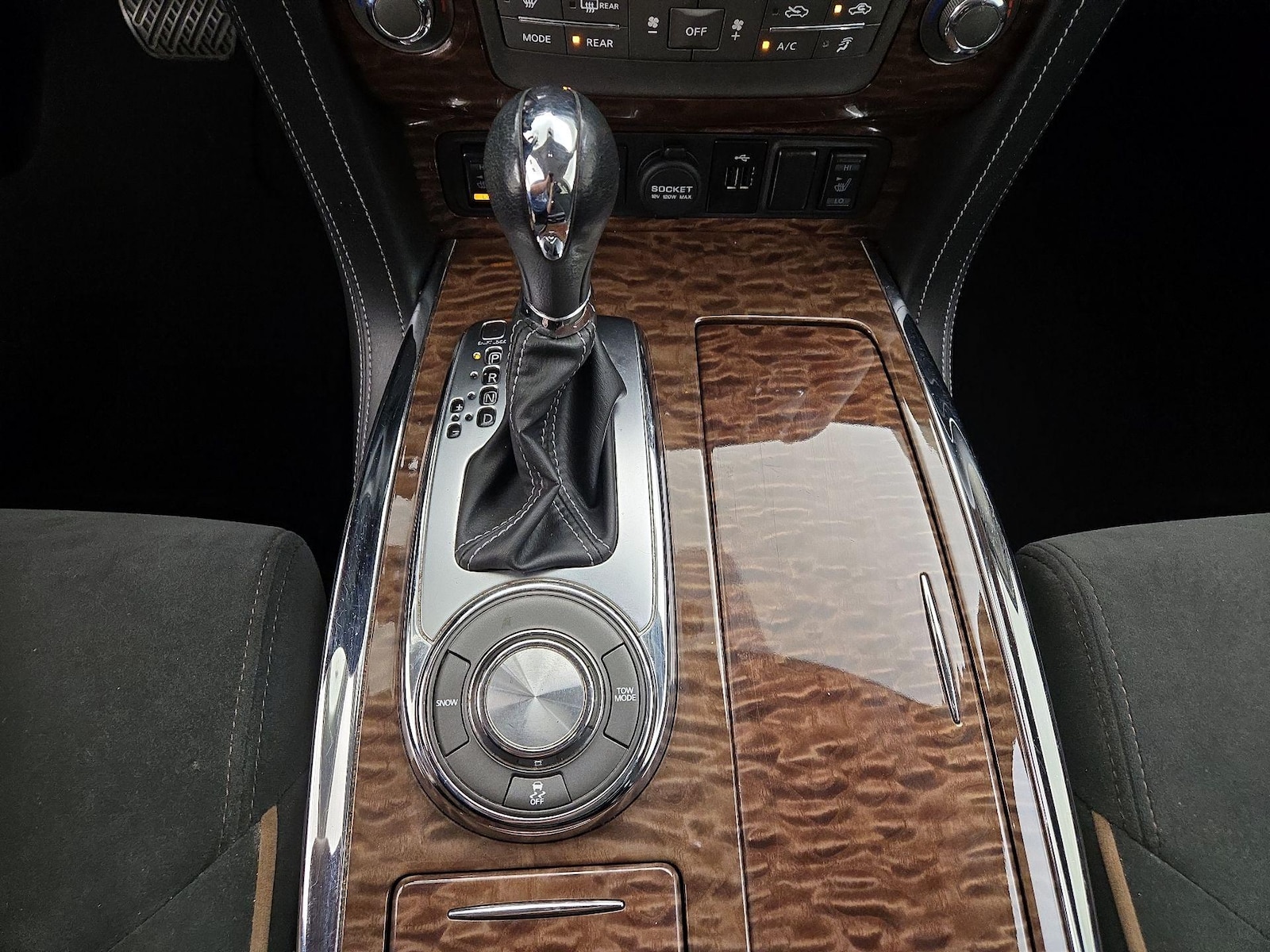 2020 Nissan Armada SV - Photo 19