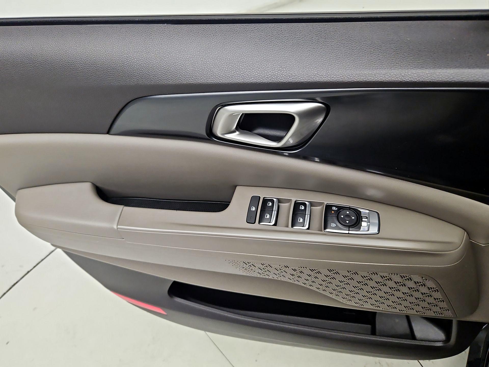 Thumbnail: 2025 Kia Carnival - 12