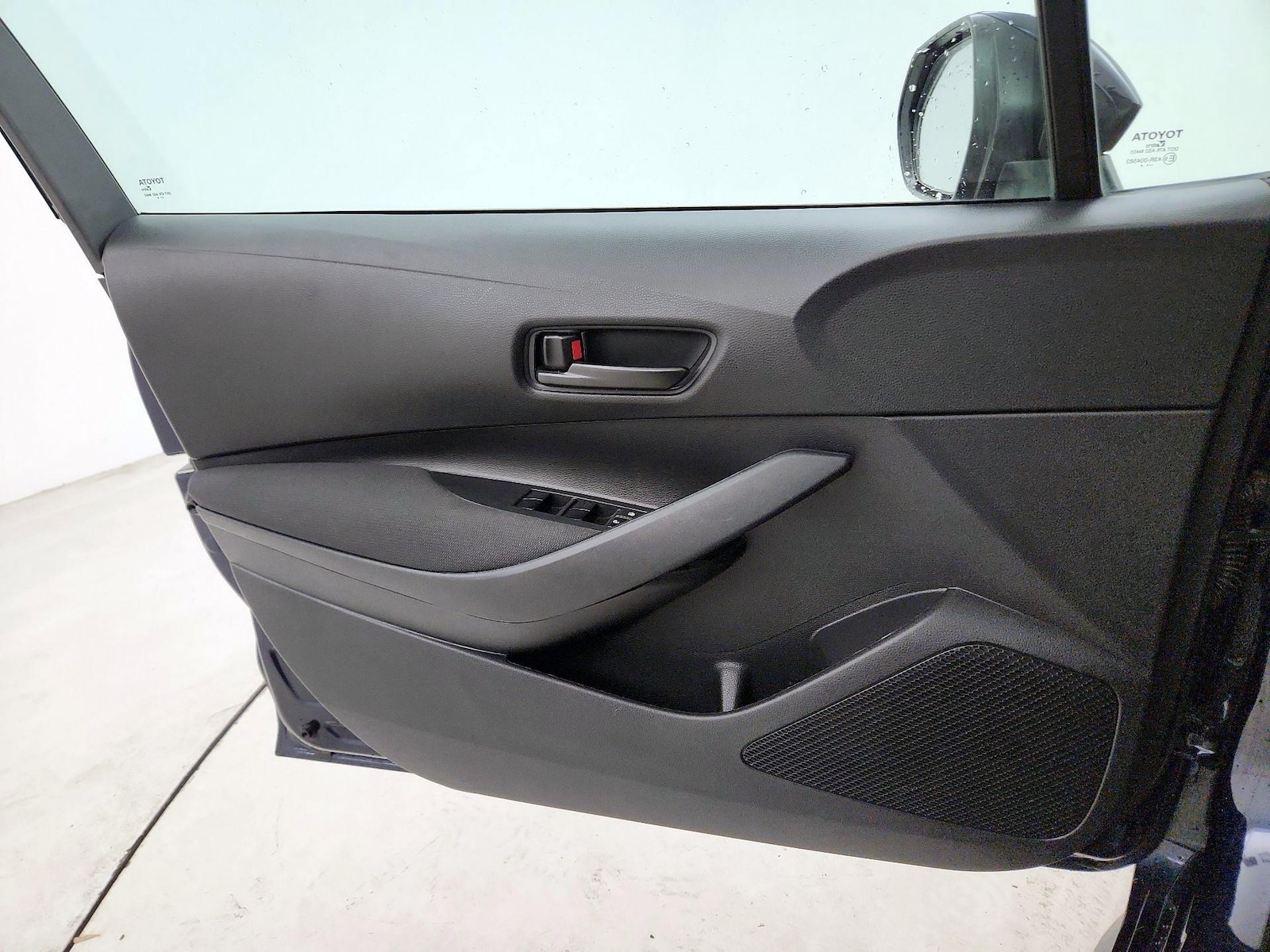 2024 Toyota Corolla LE - Photo 11
