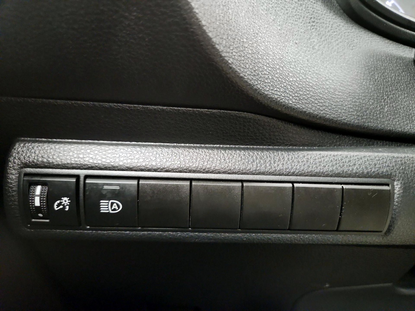 2024 Toyota Corolla LE - Photo 12