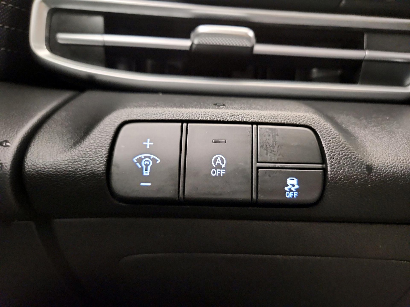 2024 Hyundai Elantra SE - Photo 12