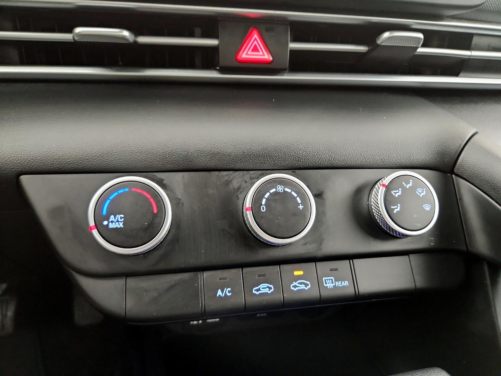 2024 Hyundai Elantra SE - Photo 15