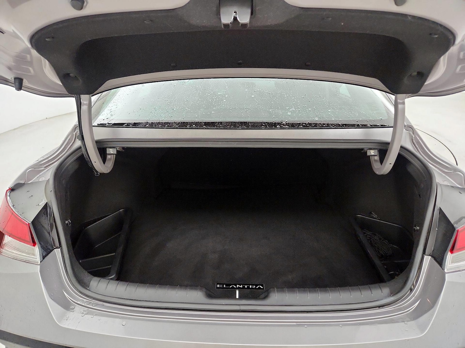 2024 Hyundai Elantra SE - Photo 19