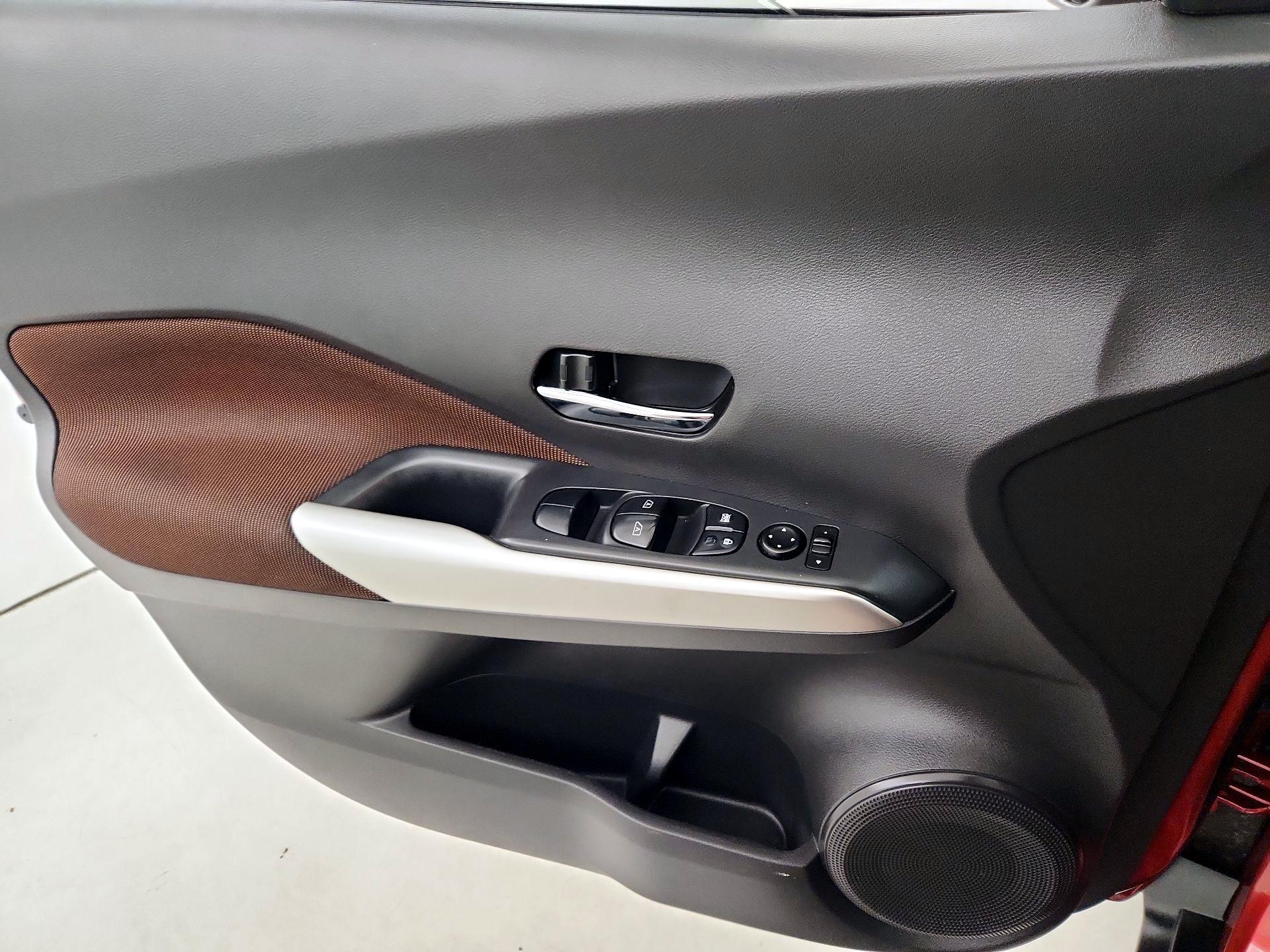 Thumbnail: 2020 Nissan Kicks - 12