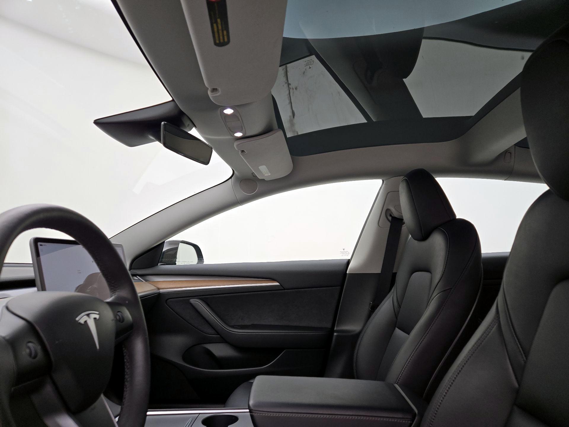 Thumbnail: 2023 Tesla Model 3 - 19