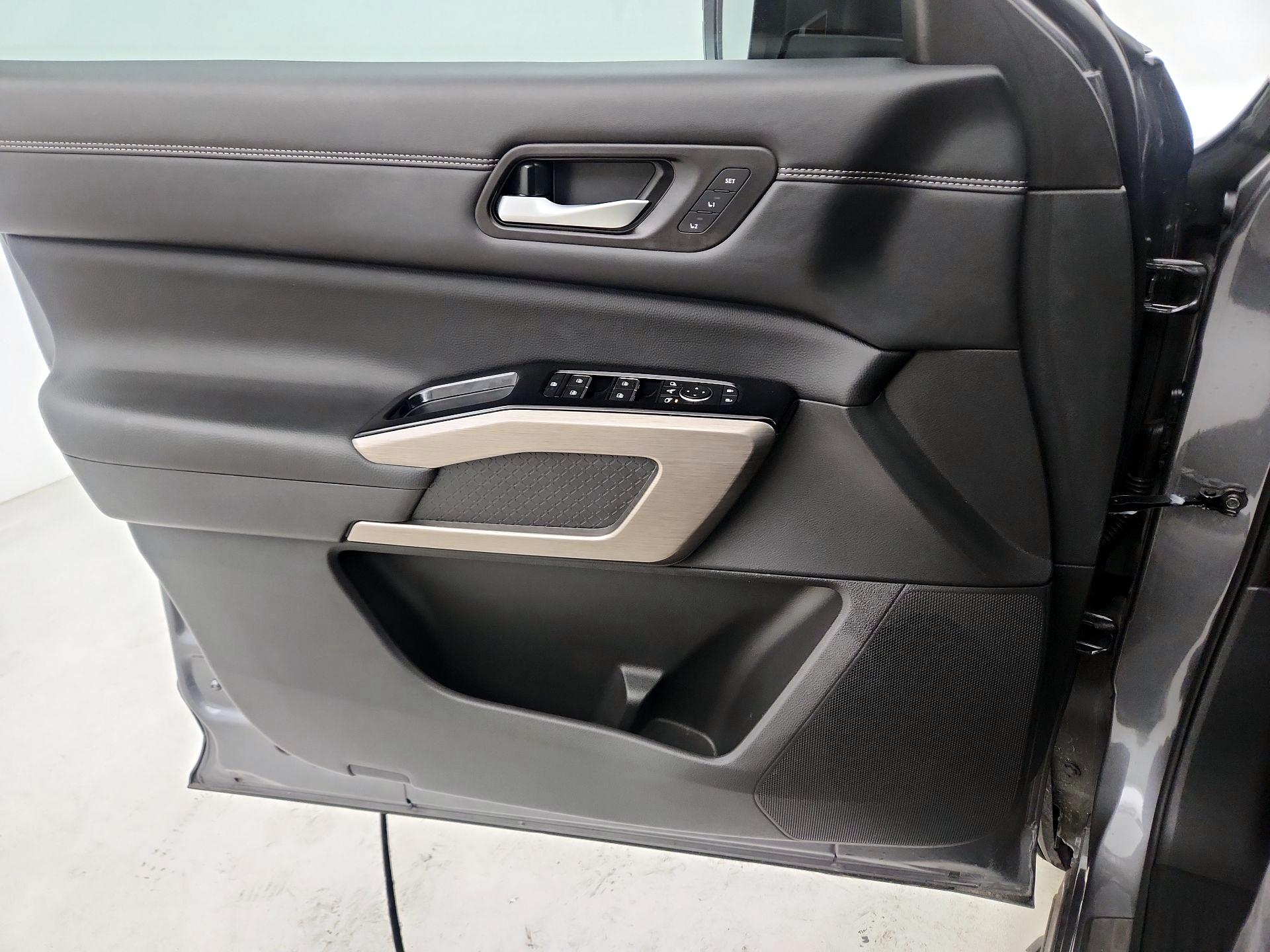 Thumbnail: 2023 Nissan Pathfinder - 10