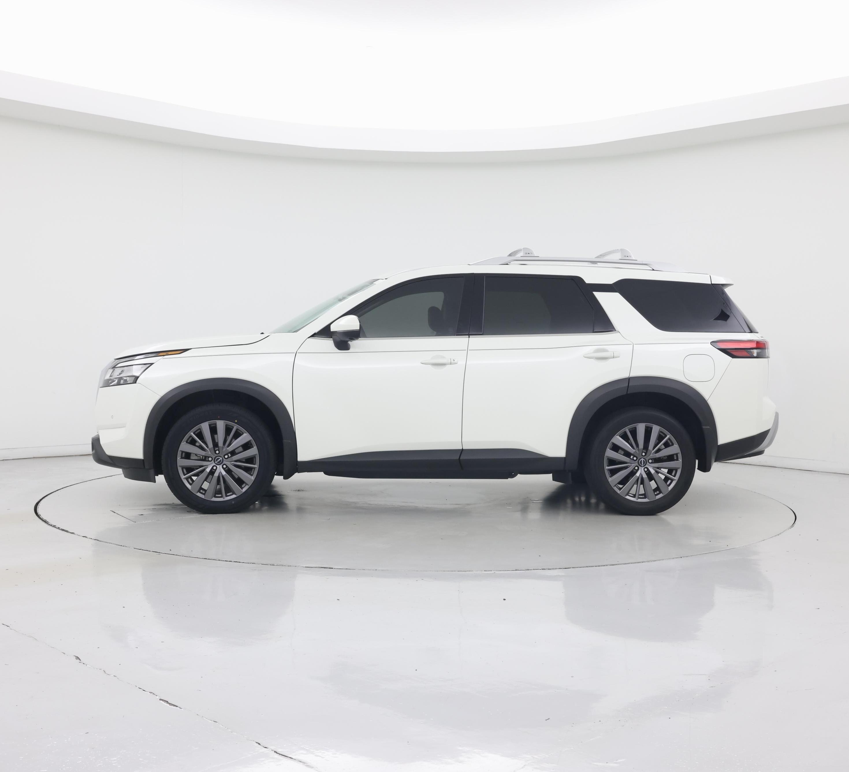 Thumbnail: 2023 Nissan Pathfinder - 3