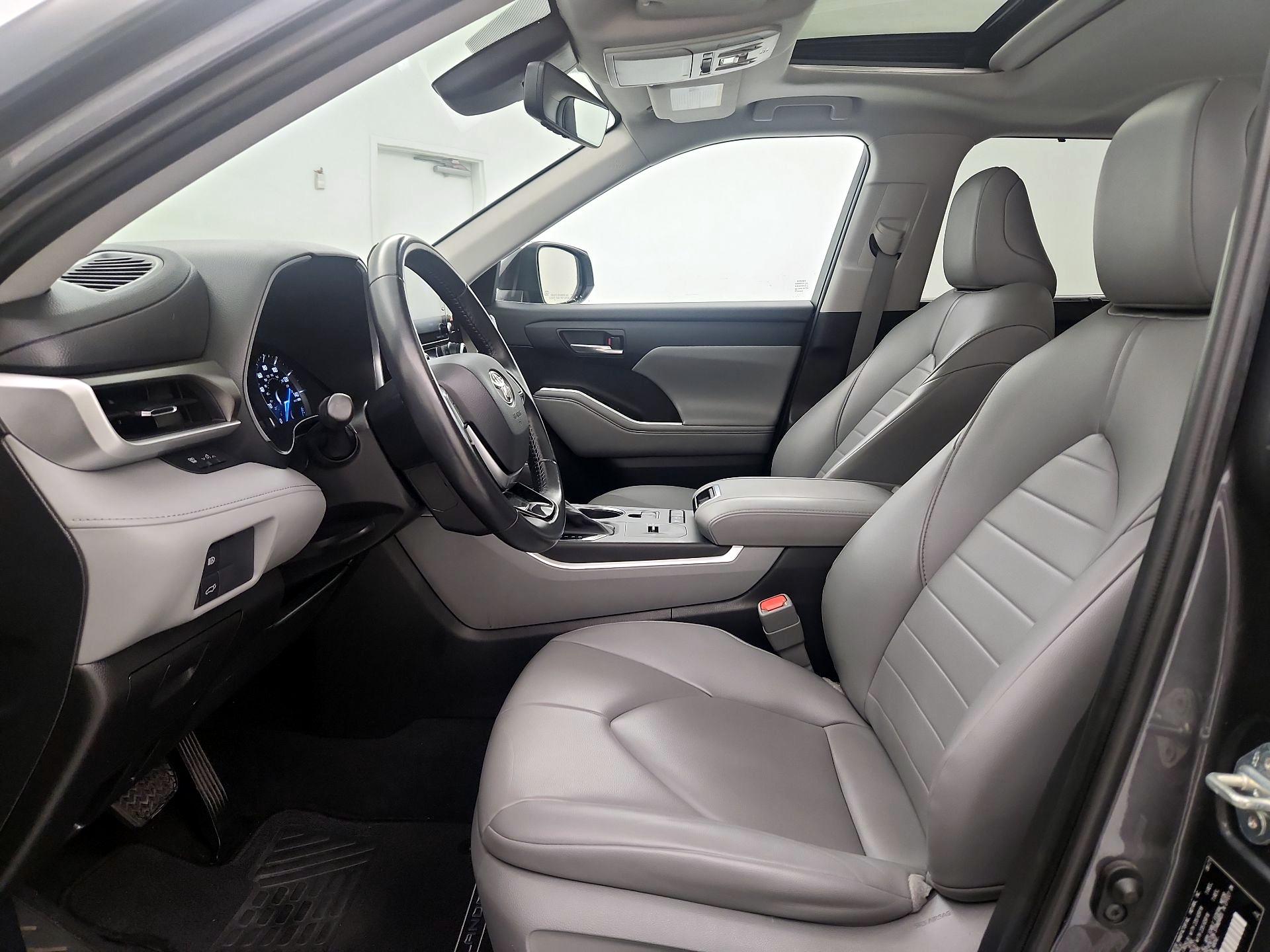 Thumbnail: 2021 Toyota Highlander - 11