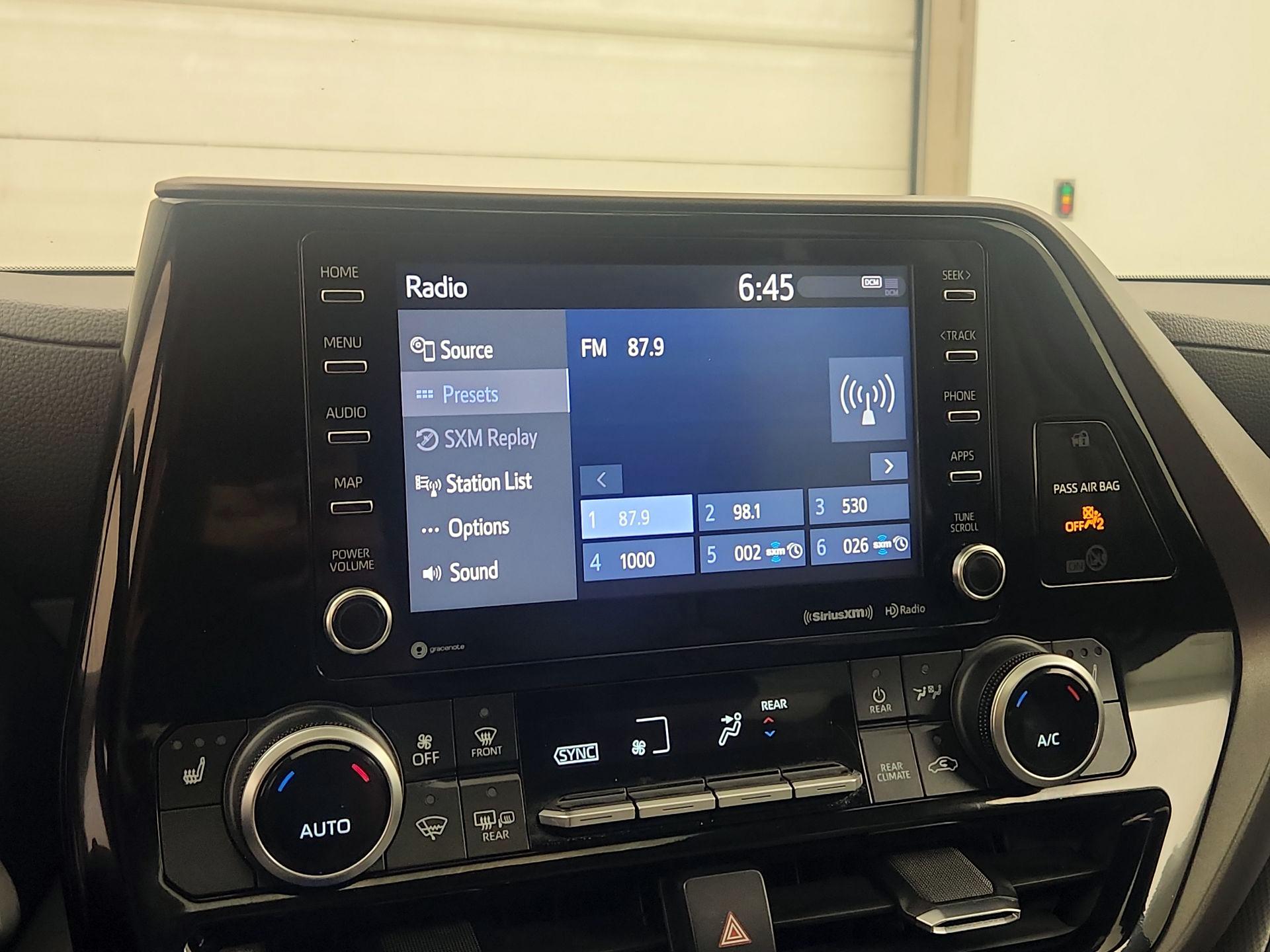 Thumbnail: 2021 Toyota Highlander - 15