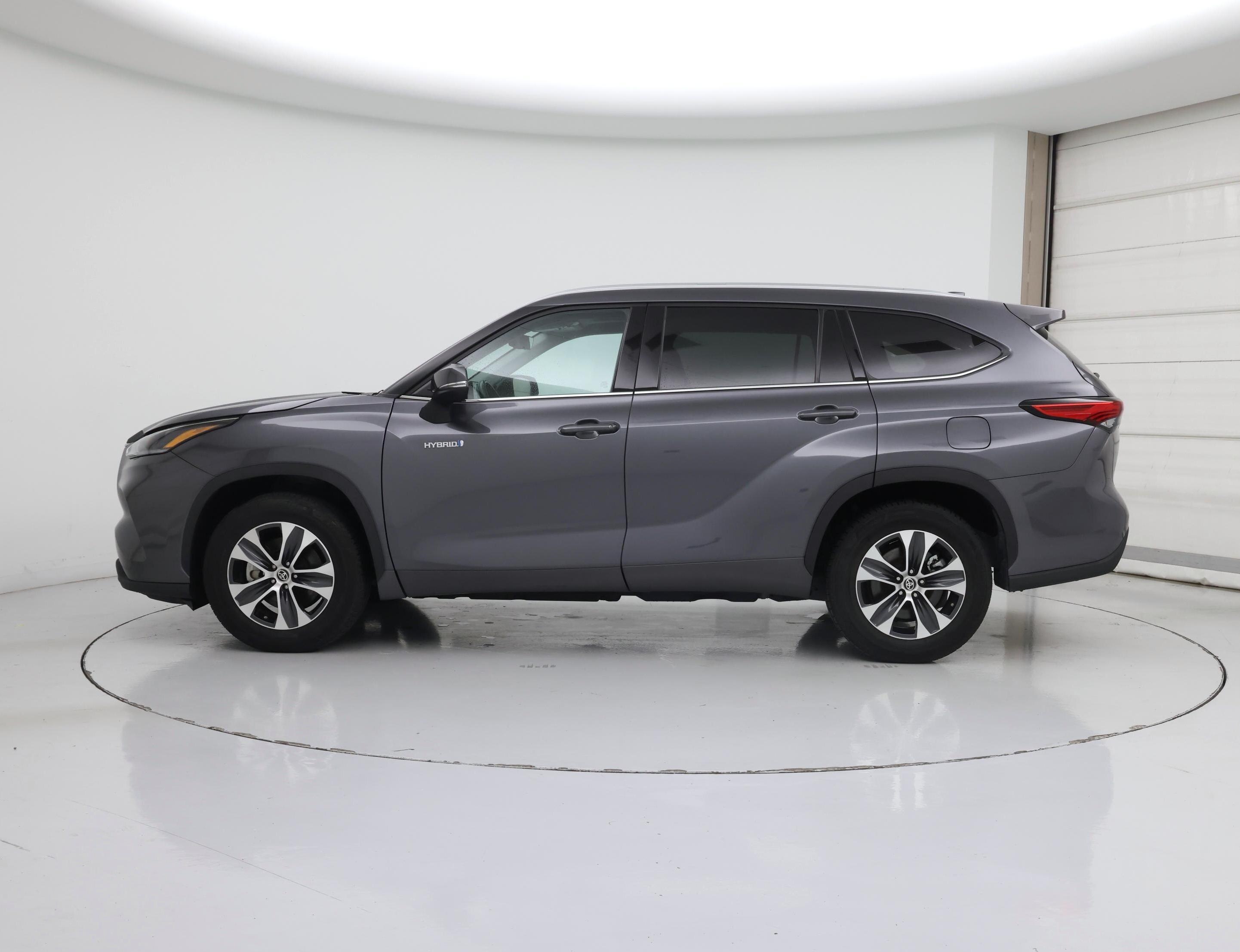Thumbnail: 2021 Toyota Highlander - 3