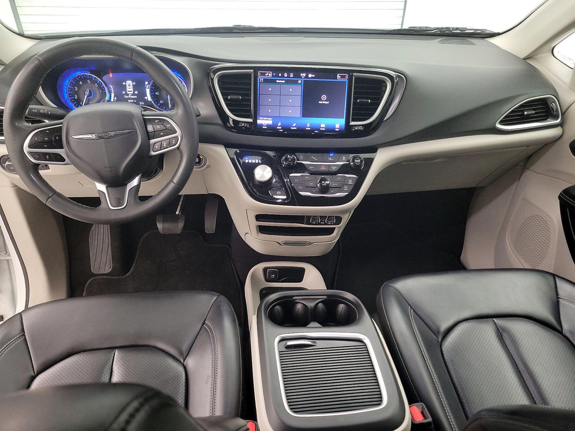 Thumbnail: 2023 Chrysler Pacifica - 9