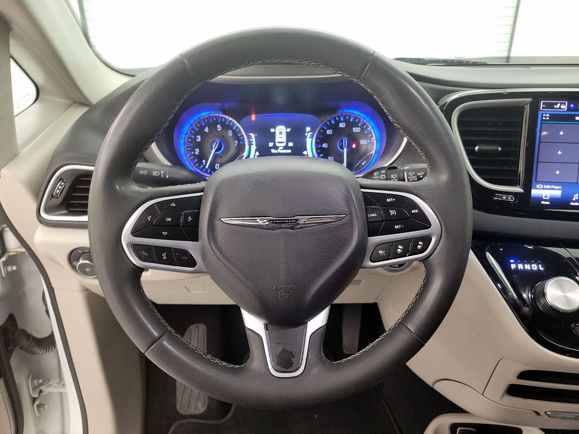Thumbnail: 2023 Chrysler Pacifica - 10