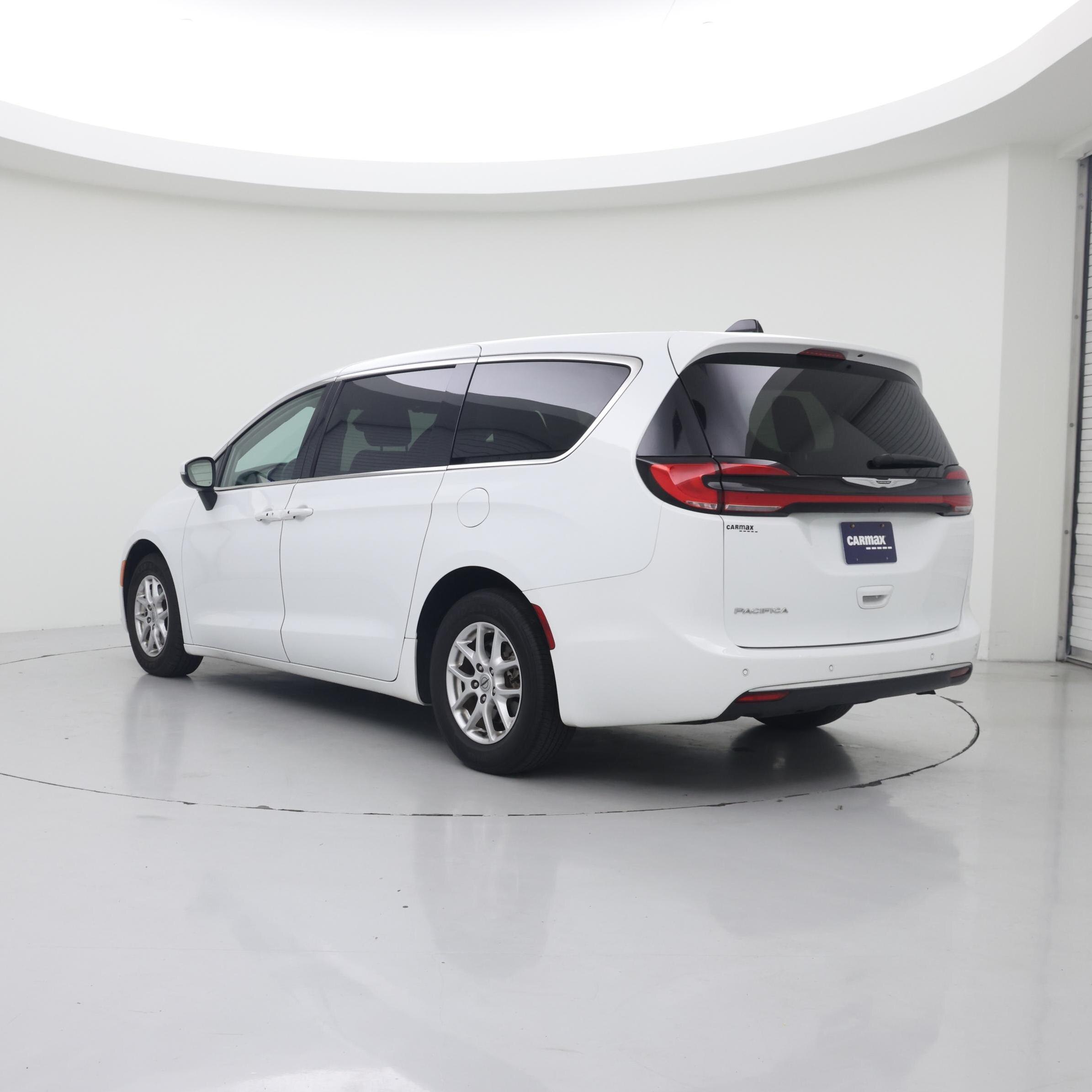 Thumbnail: 2023 Chrysler Pacifica - 2