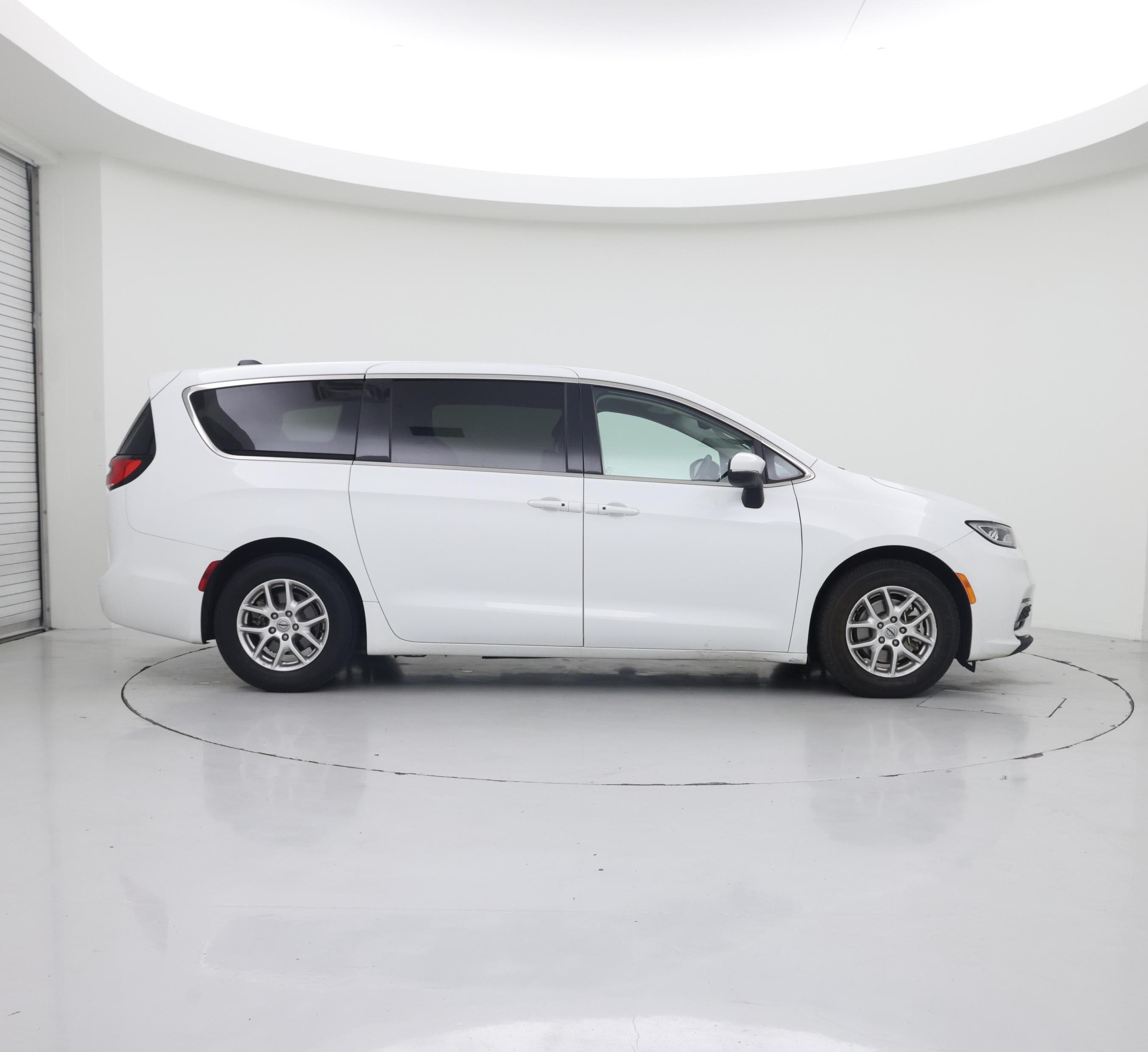 Thumbnail: 2023 Chrysler Pacifica - 7