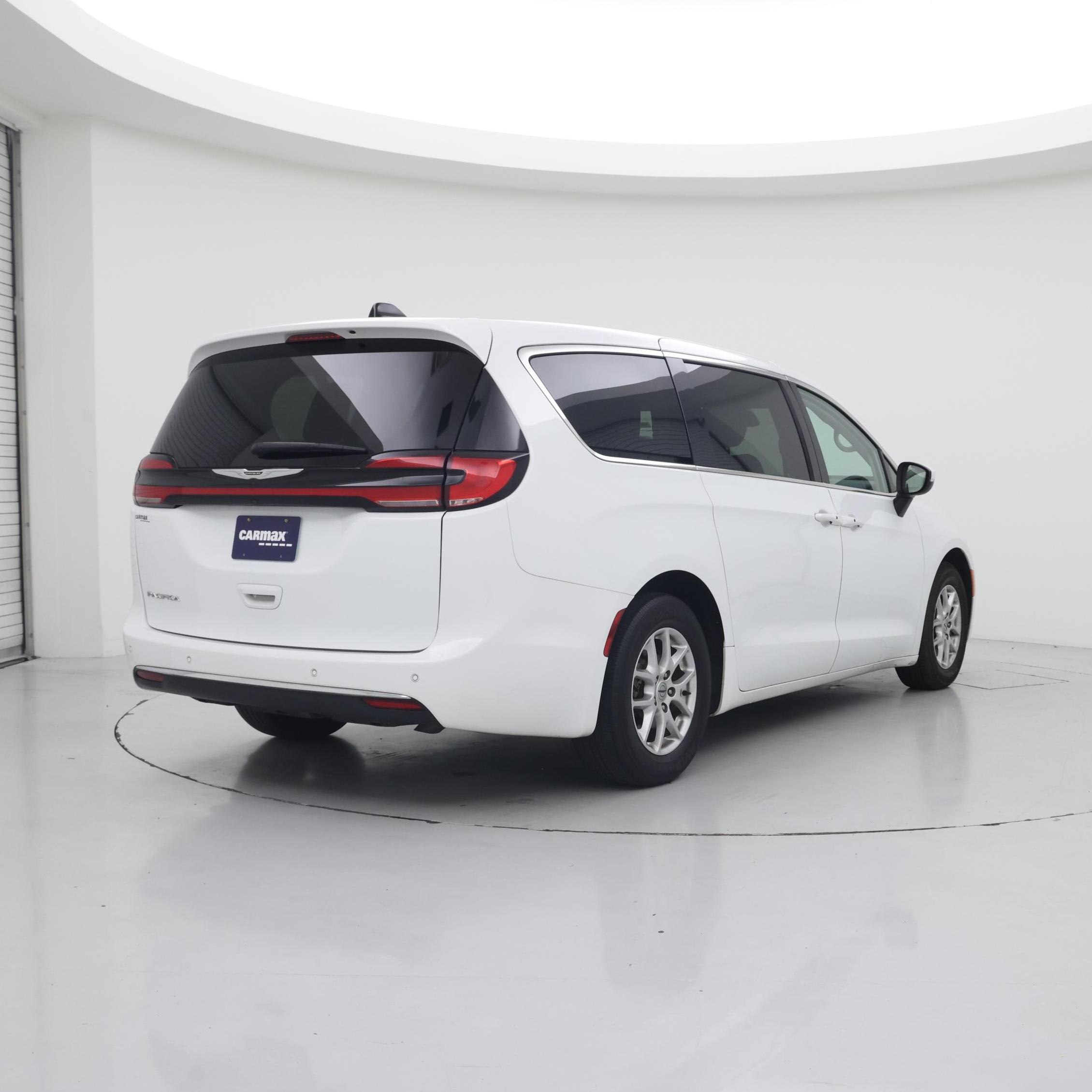 Thumbnail: 2023 Chrysler Pacifica - 8