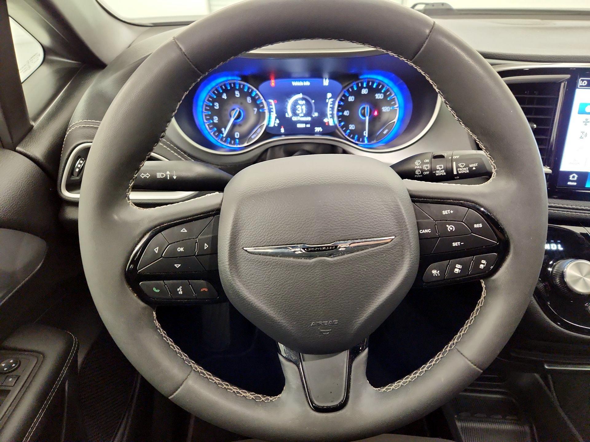 Thumbnail: 2023 Chrysler Pacifica - 10