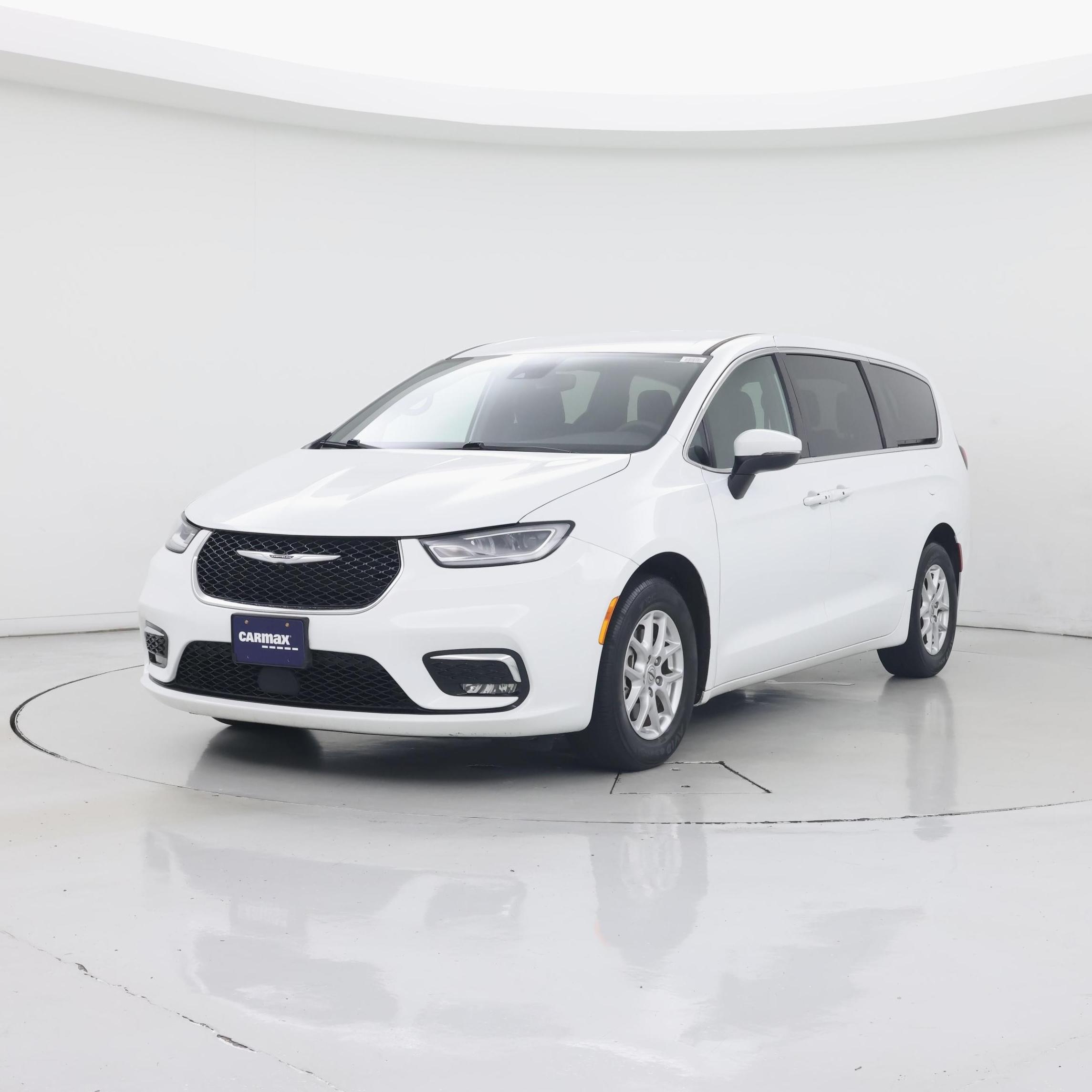 Thumbnail: 2023 Chrysler Pacifica - 4