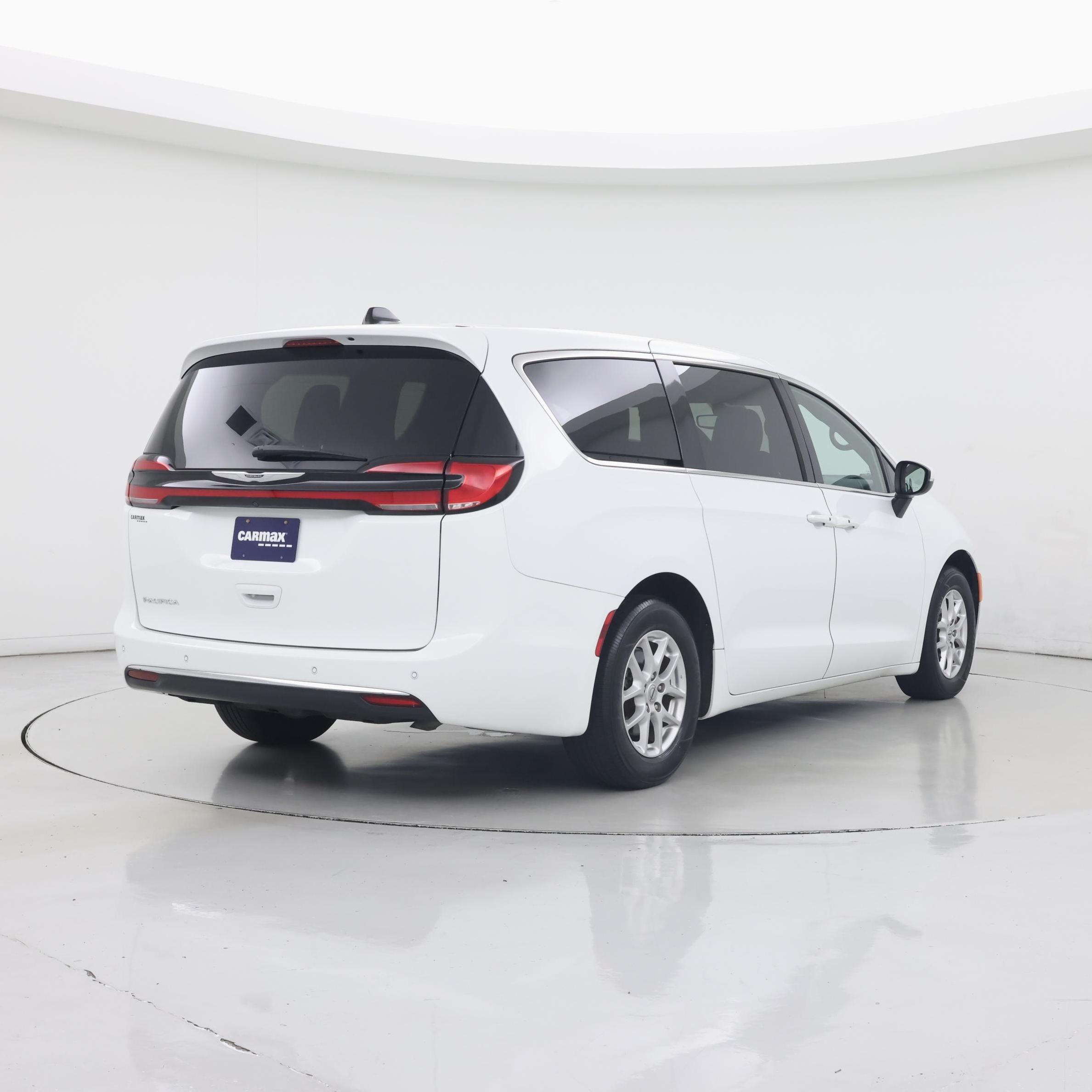 Thumbnail: 2023 Chrysler Pacifica - 8