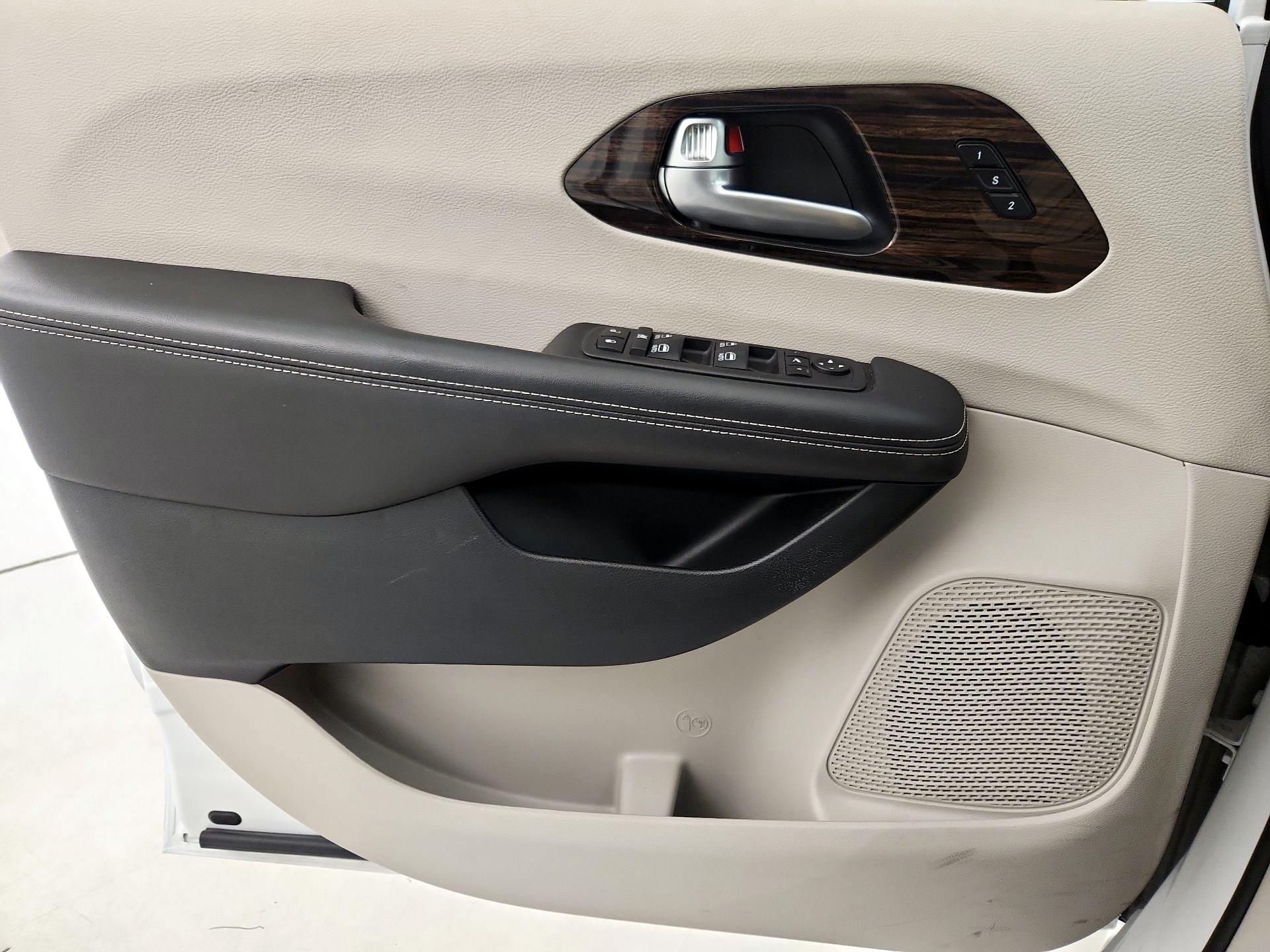 Thumbnail: 2024 Chrysler Pacifica - 12