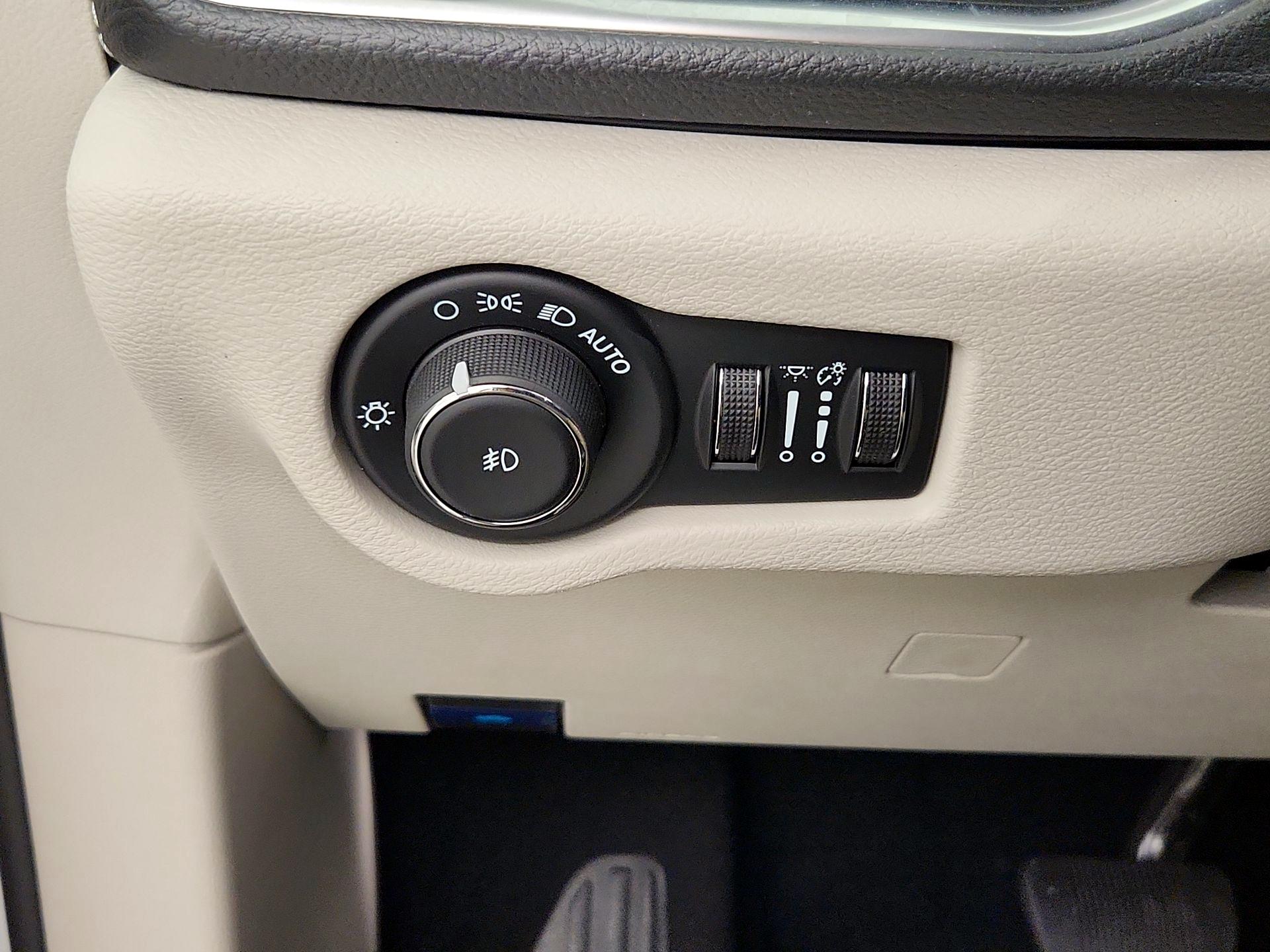 Thumbnail: 2024 Chrysler Pacifica - 13