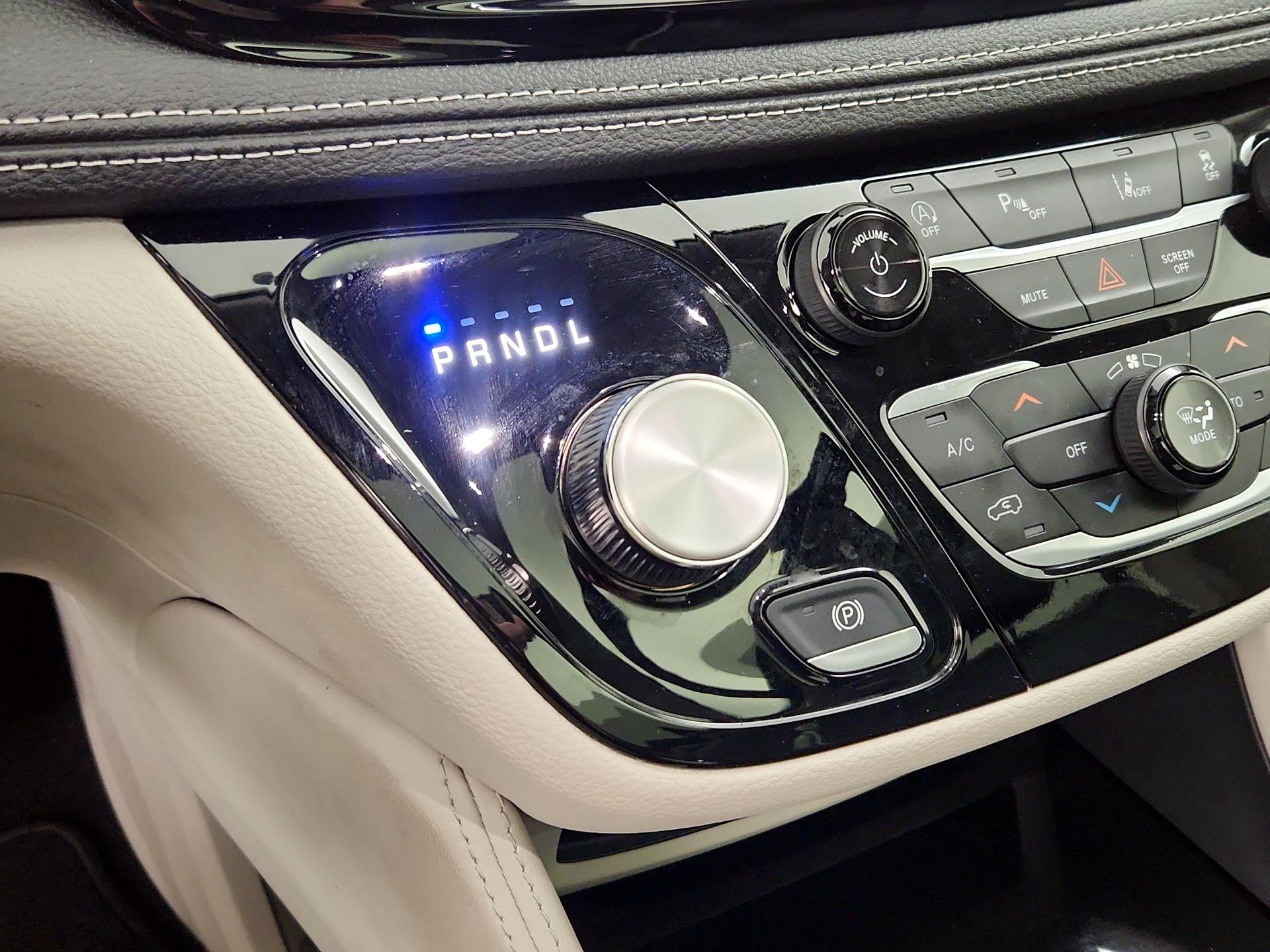 Thumbnail: 2024 Chrysler Pacifica - 18