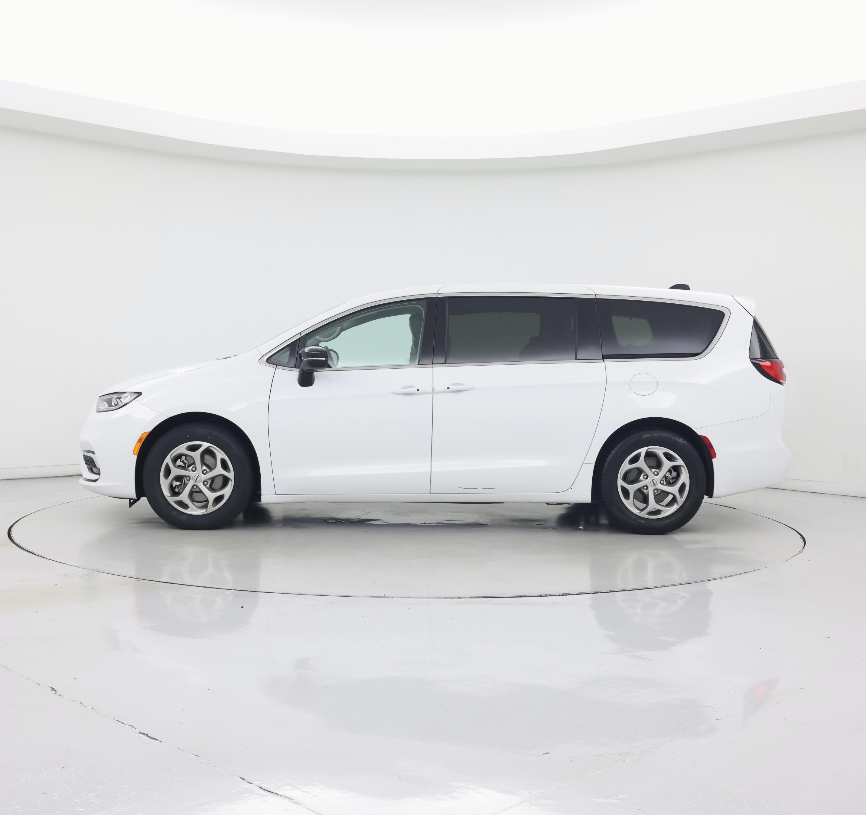 Thumbnail: 2024 Chrysler Pacifica - 3