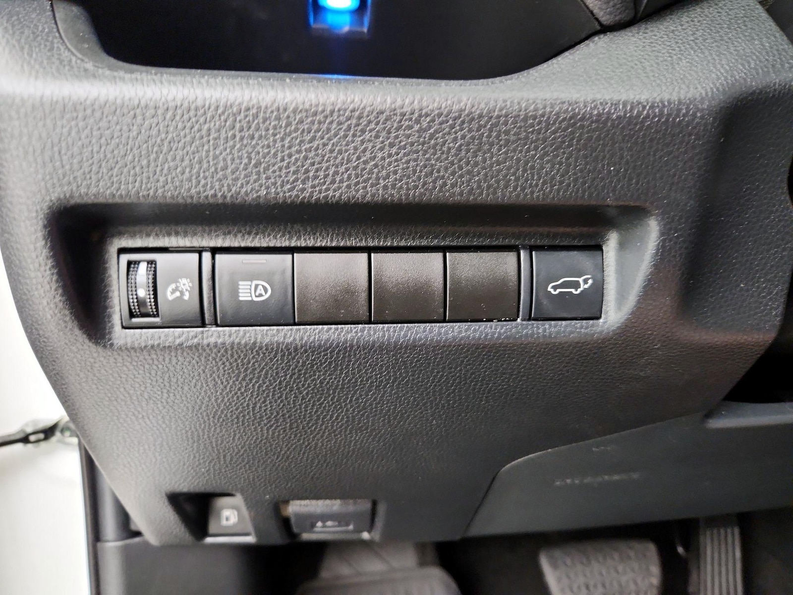 2021 Toyota RAV4 XSE - Photo 14