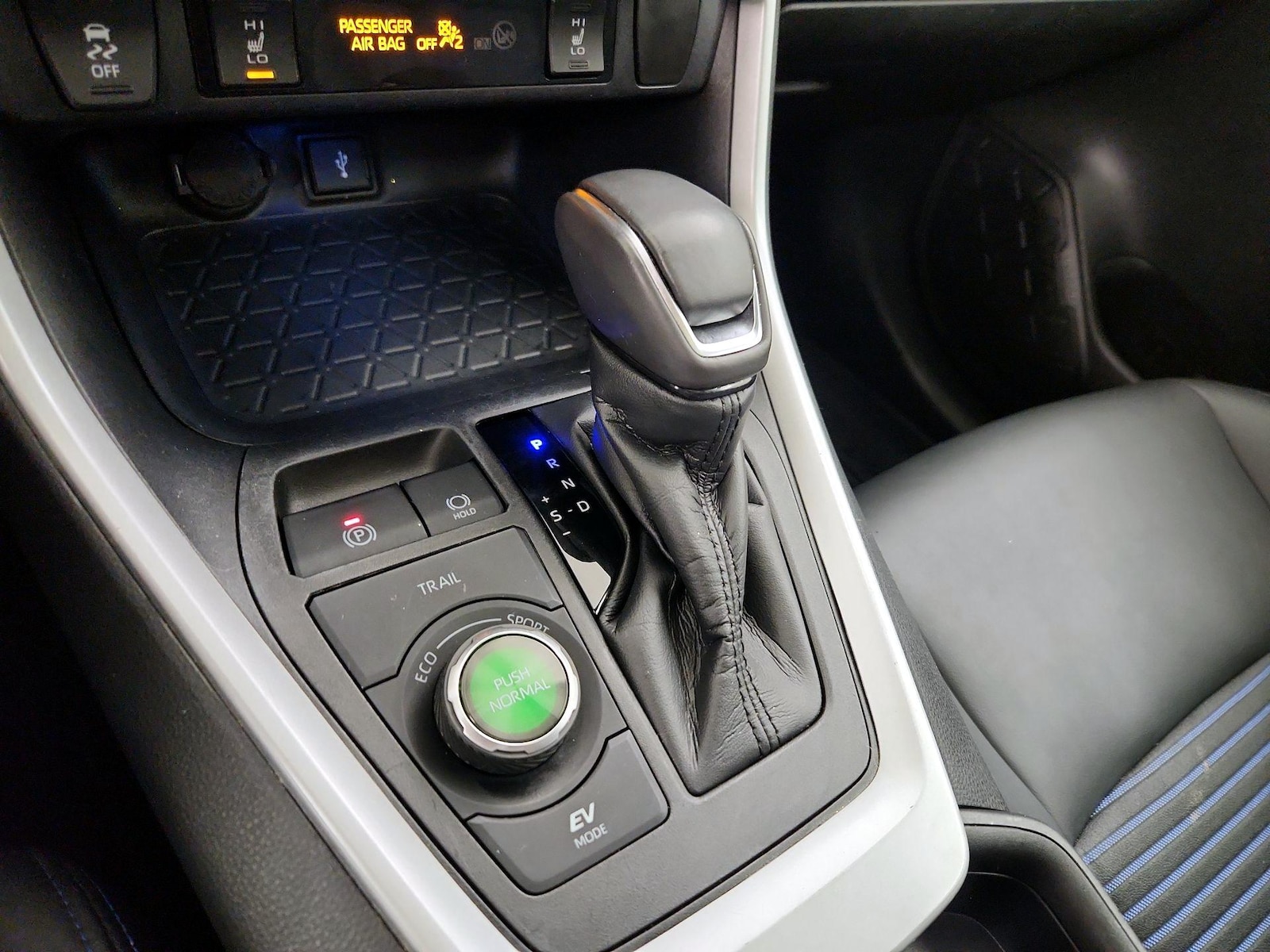 2021 Toyota RAV4 XSE - Photo 18