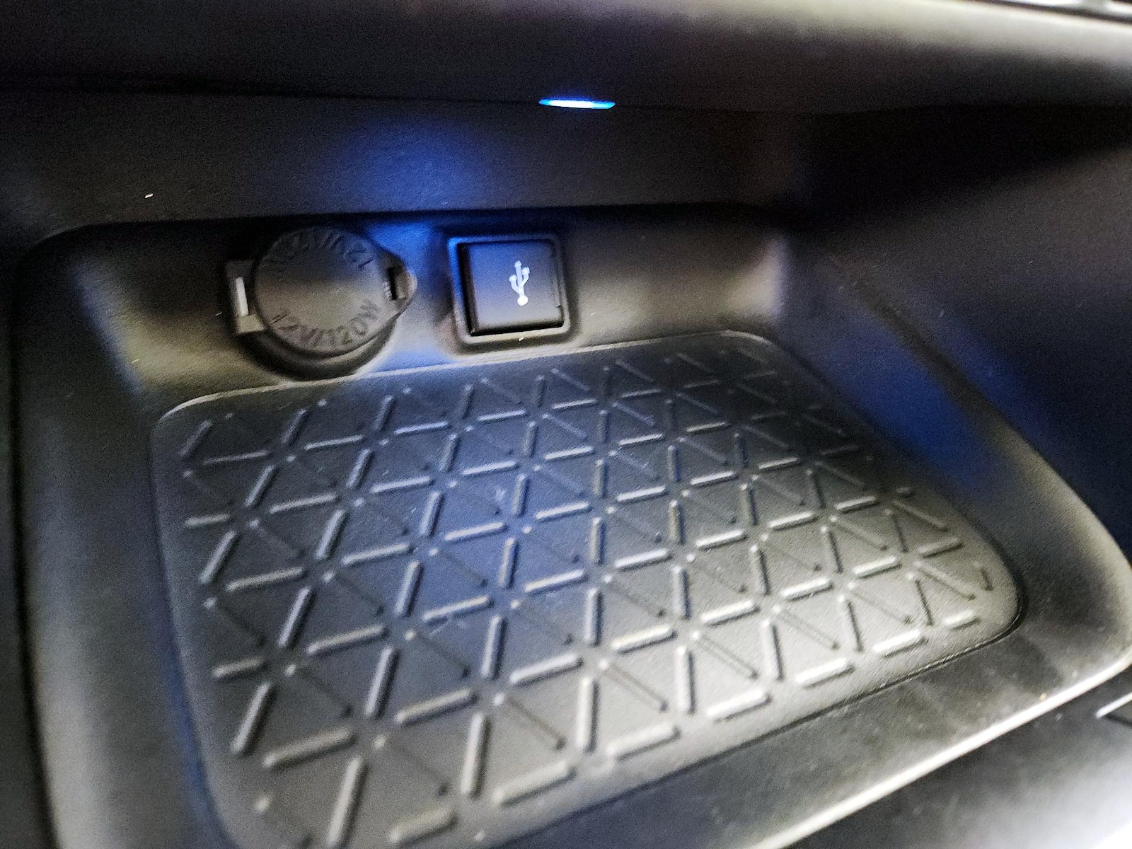 2021 Toyota RAV4 XSE - Photo 19