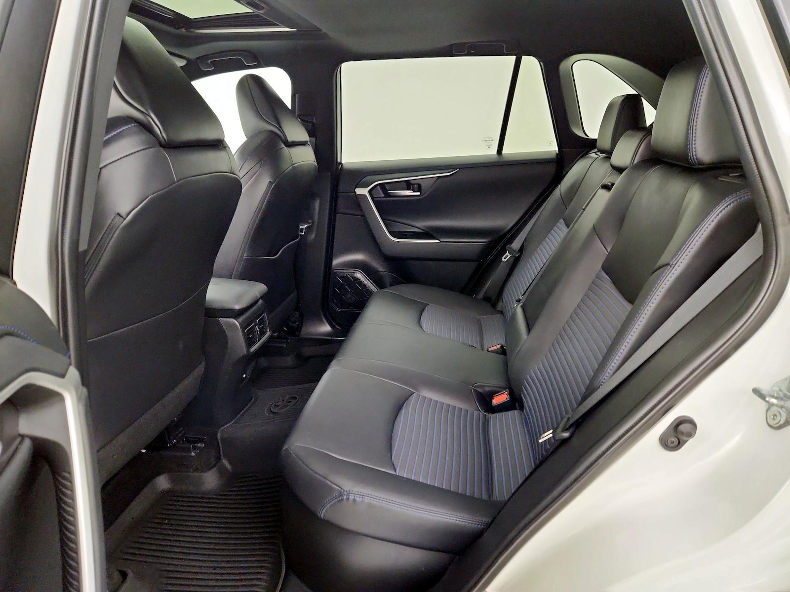 2021 Toyota RAV4 XSE - Photo 21