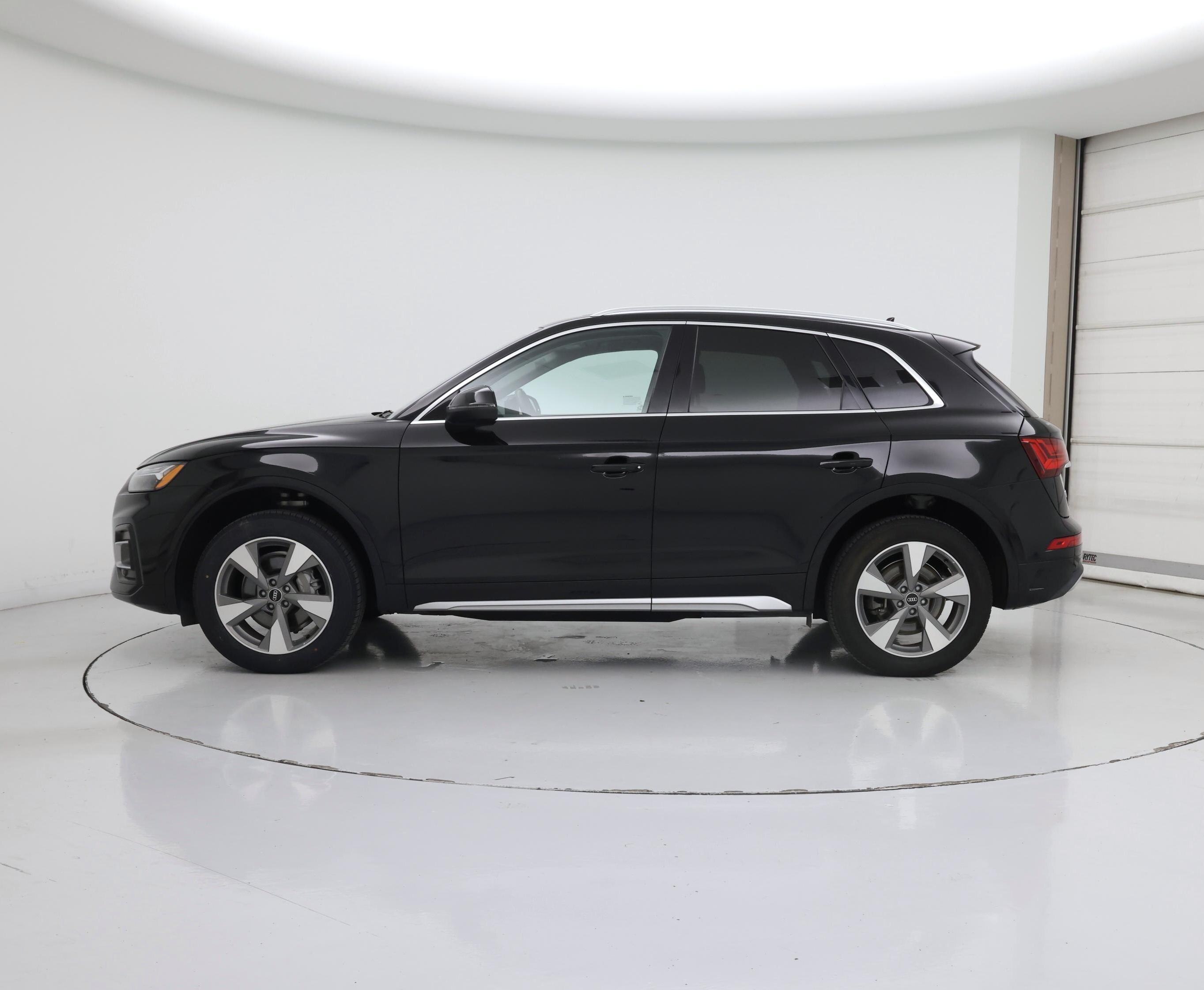 Thumbnail: 2023 Audi Q5 - 3