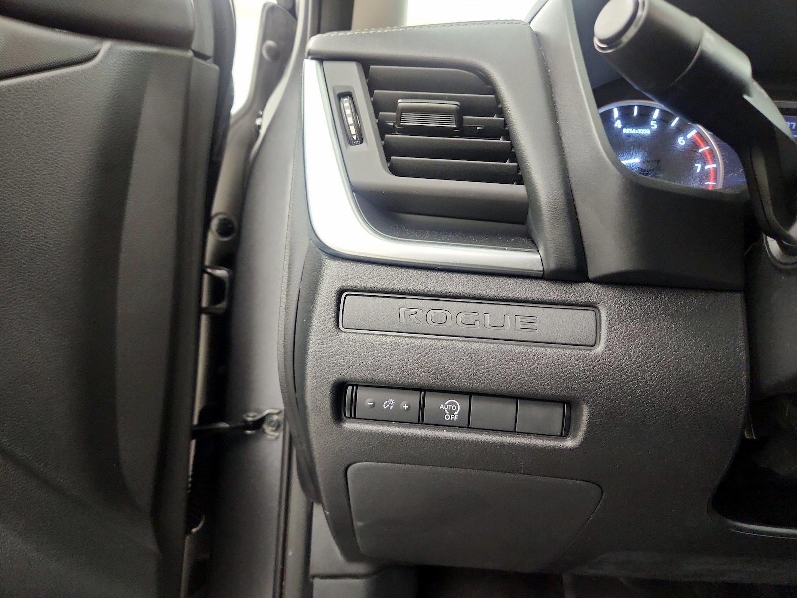 2024 Nissan Rogue S - Photo 12