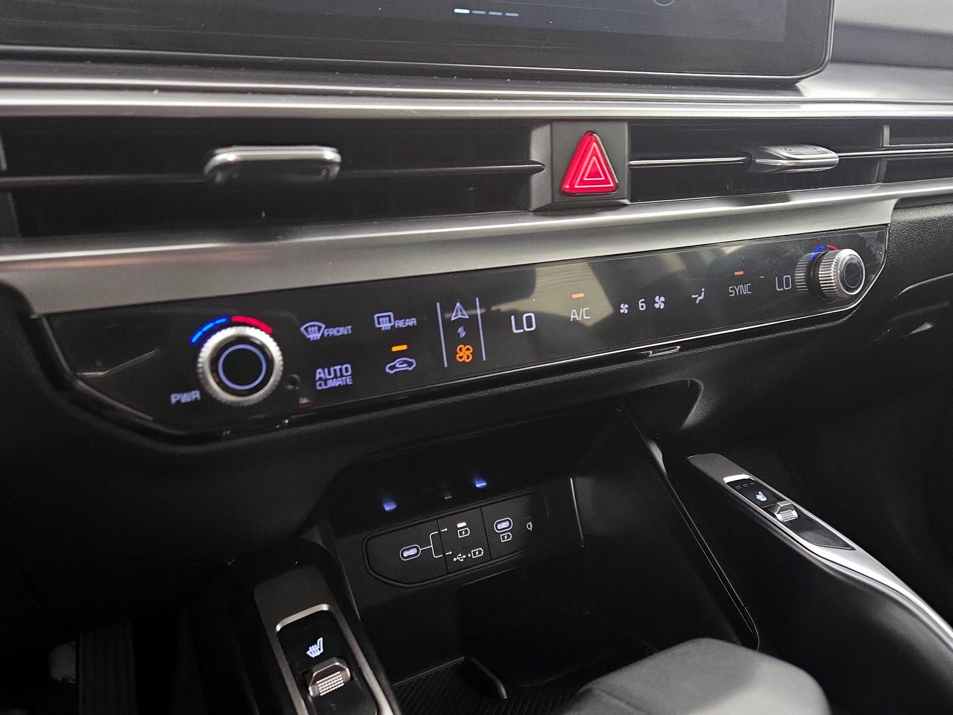 Thumbnail: 2025 Kia Sorento - 17