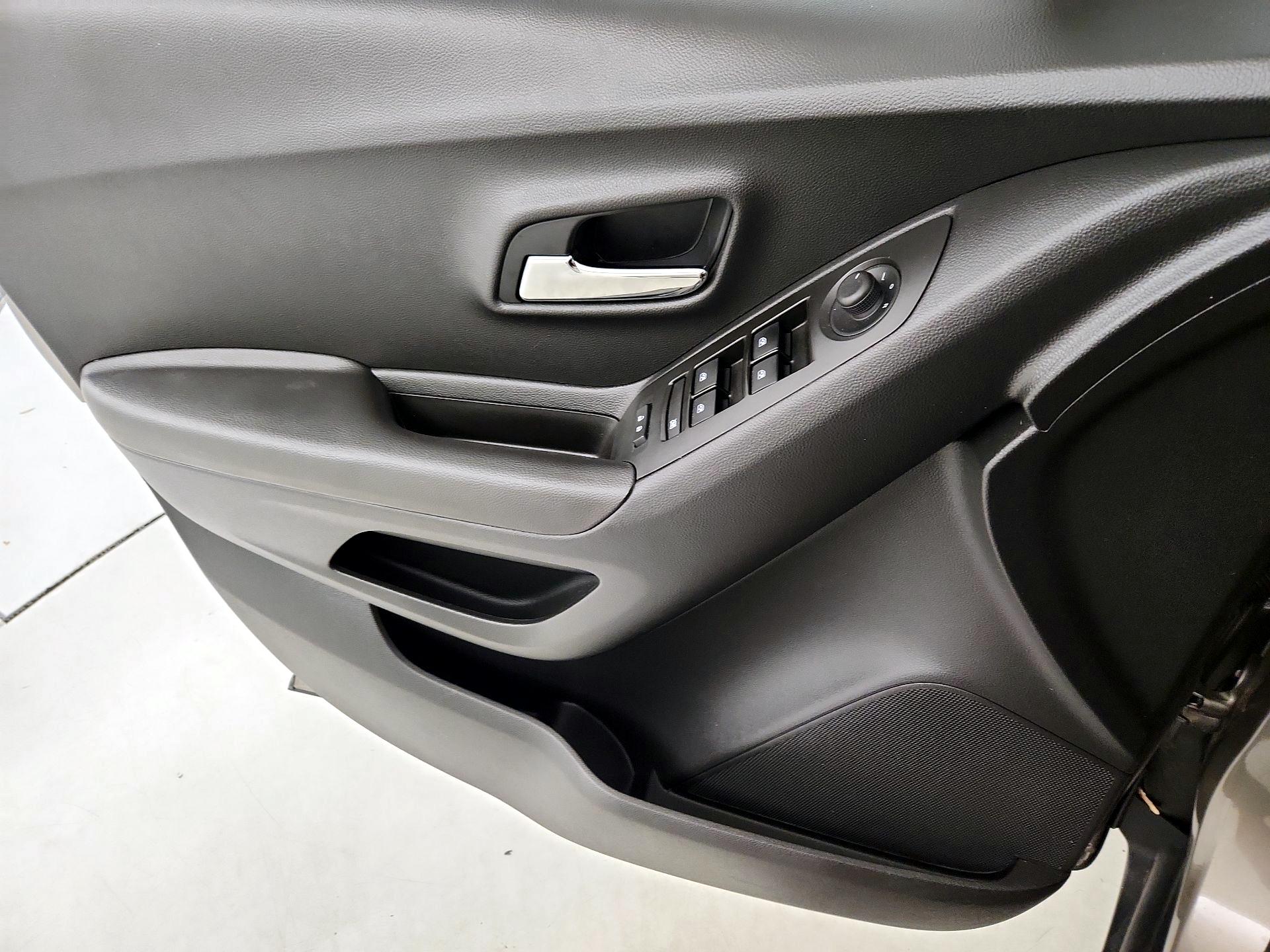 Thumbnail: 2020 Chevrolet Trax - 12