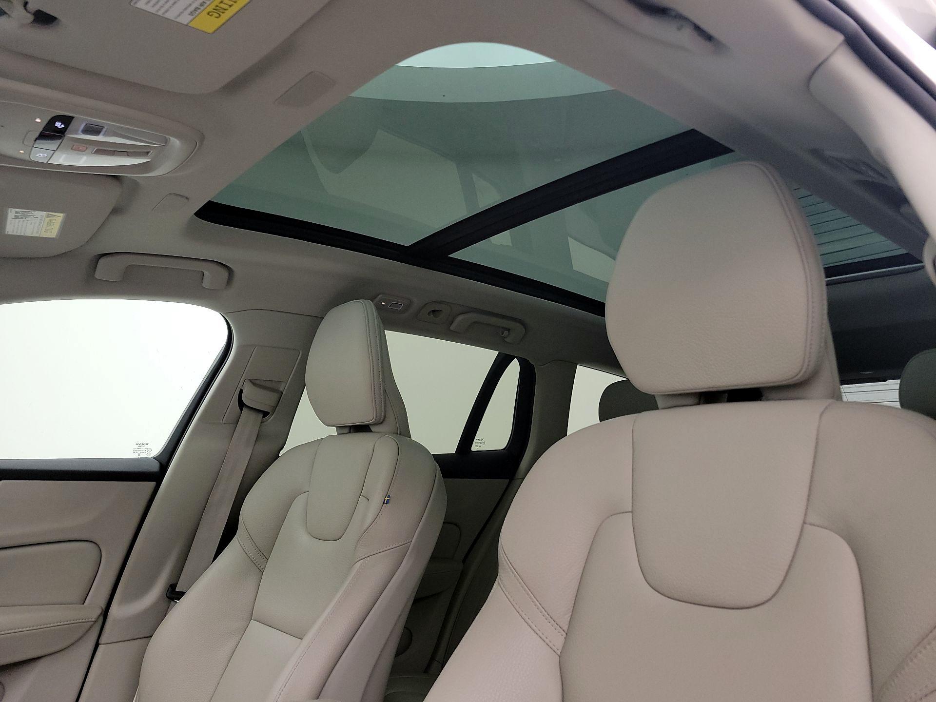 Thumbnail: 2025 Volvo S60 - 19