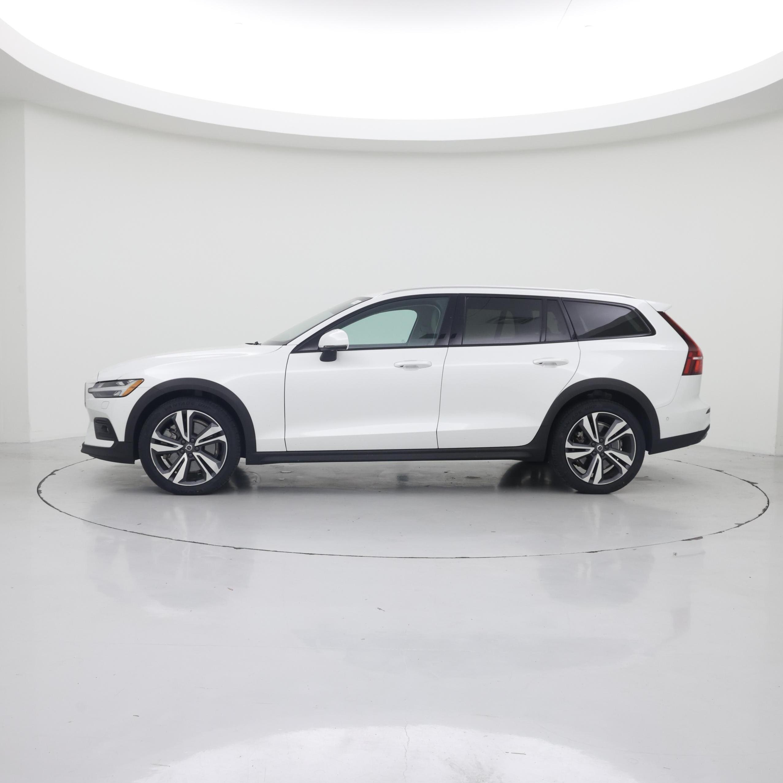 Thumbnail: 2025 Volvo S60 - 3