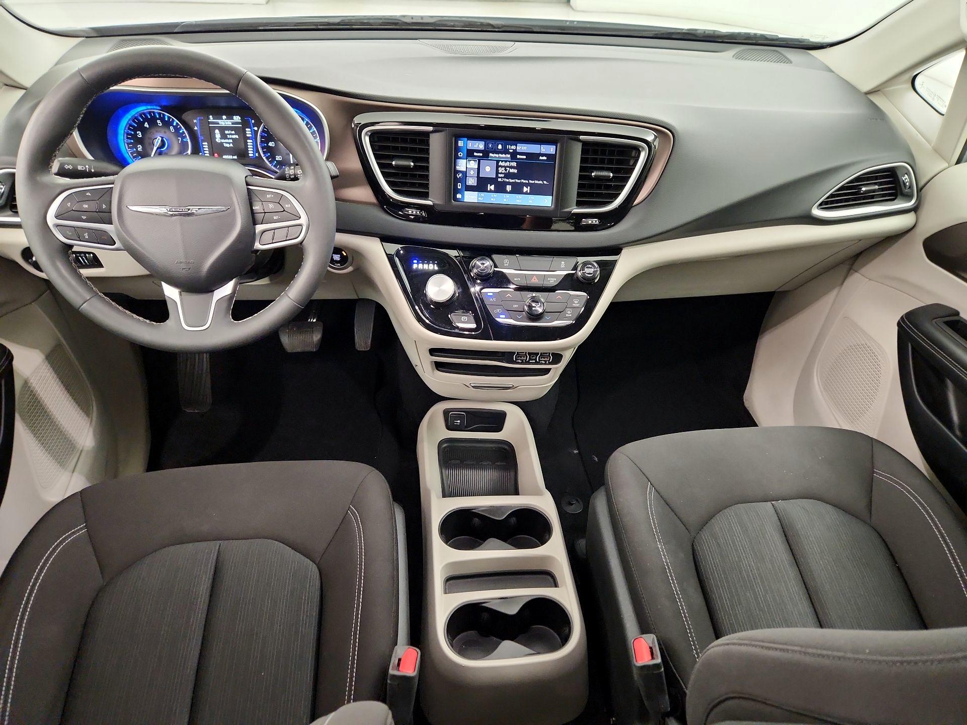 Thumbnail: 2023 Chrysler Voyager - 9